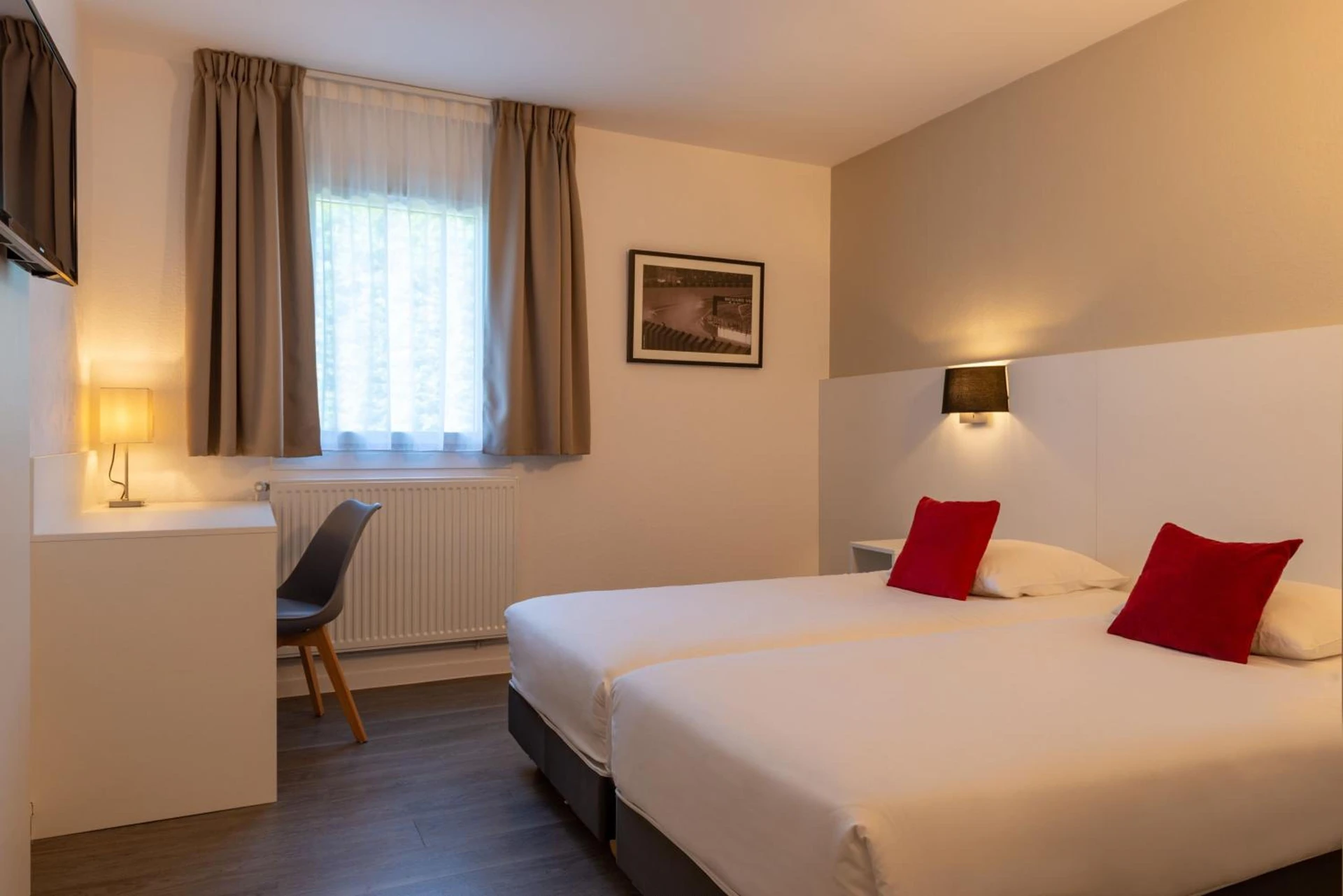 Chambre disponible pour un séminaire d'entreprise à Hotel The Originals Bernay Acropole - Bernay