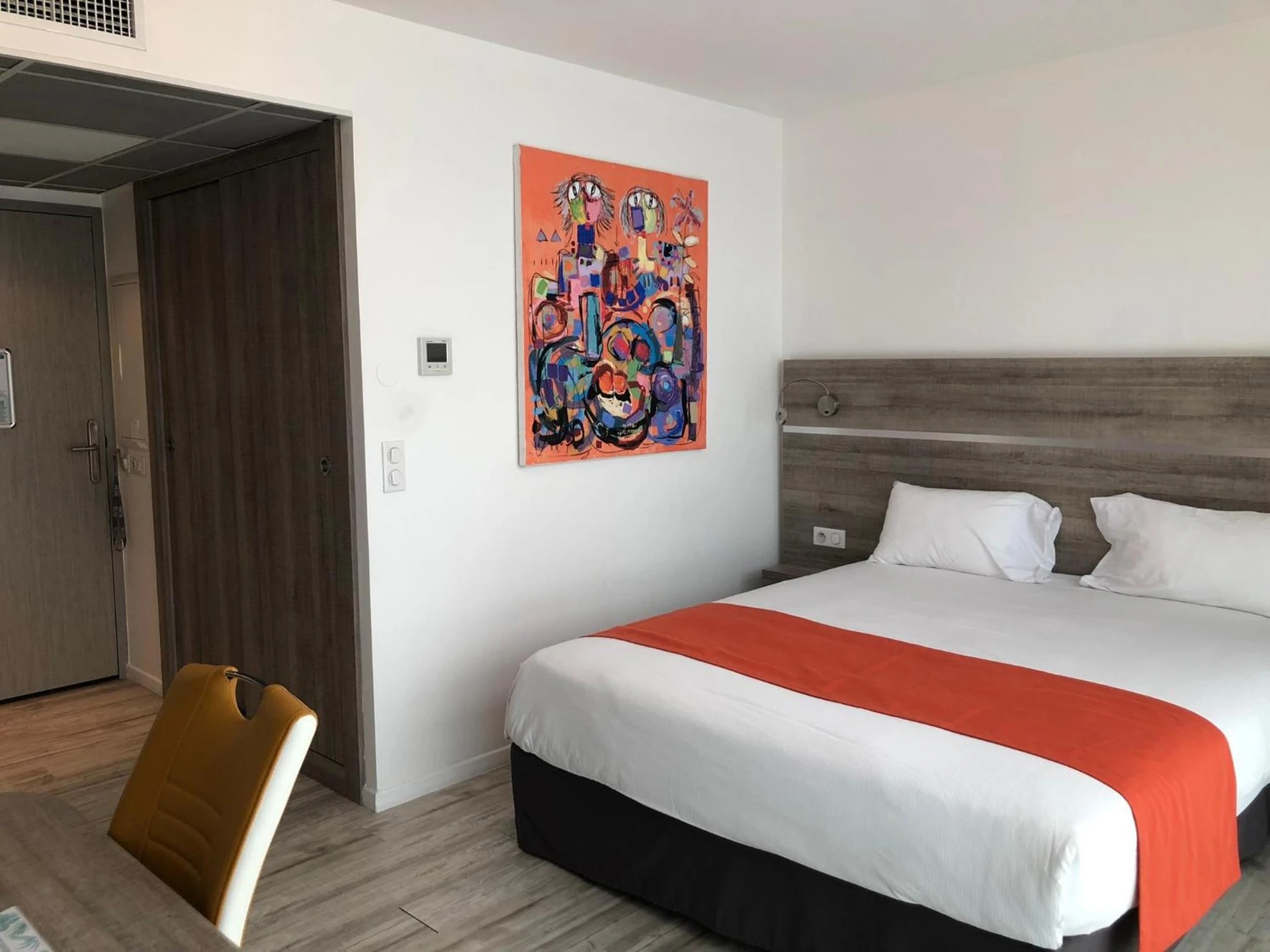 Chambre disponible pour un séminaire d'entreprise à Appart' Hotel La Girafe Marseille Est - Porte d'Aubagne - La Penne-sur-Huveaune