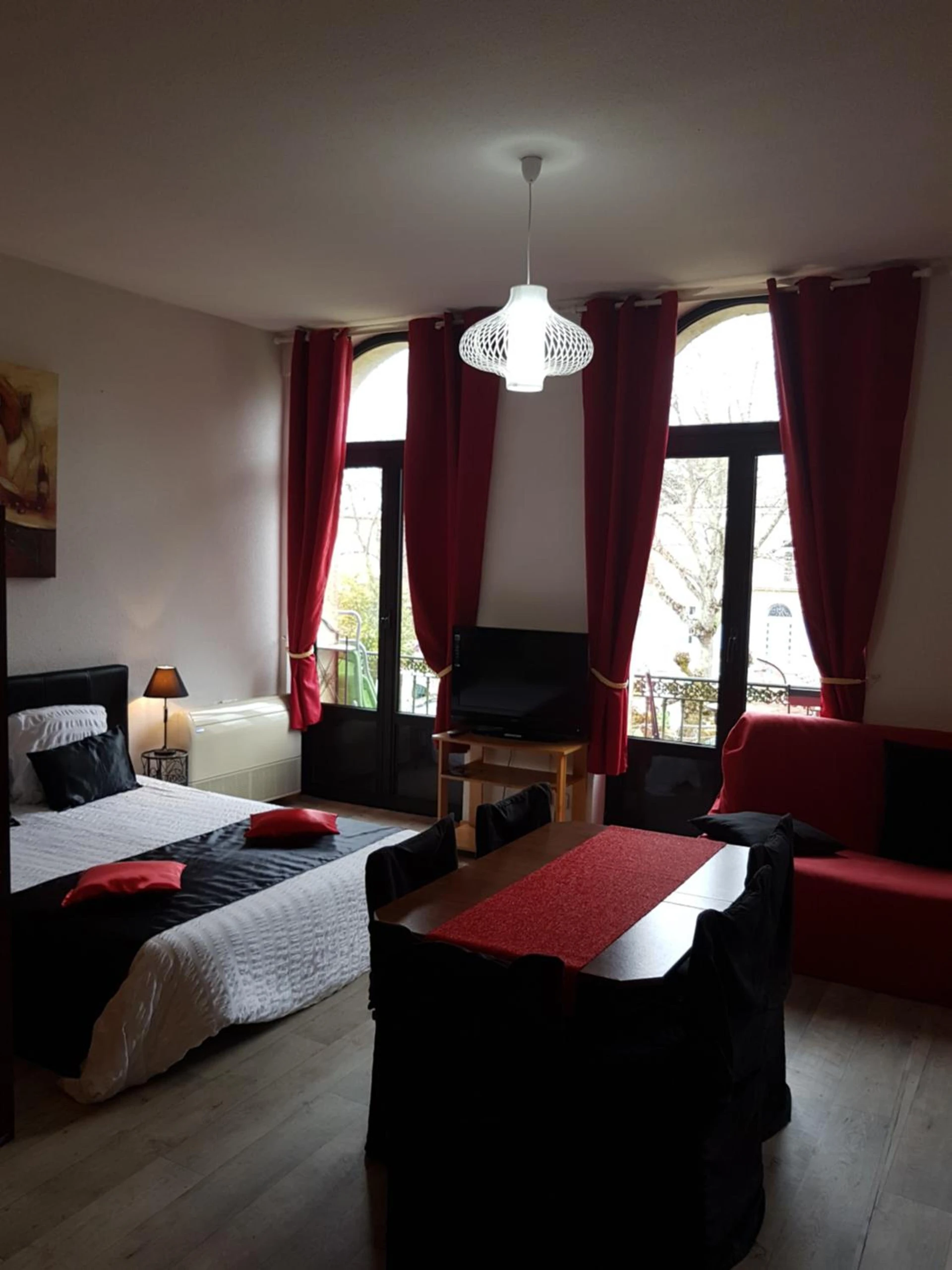 Chambre disponible pour un séminaire d'entreprise à Appart'Hôtel Les Tilleuls - Saint-Macaire