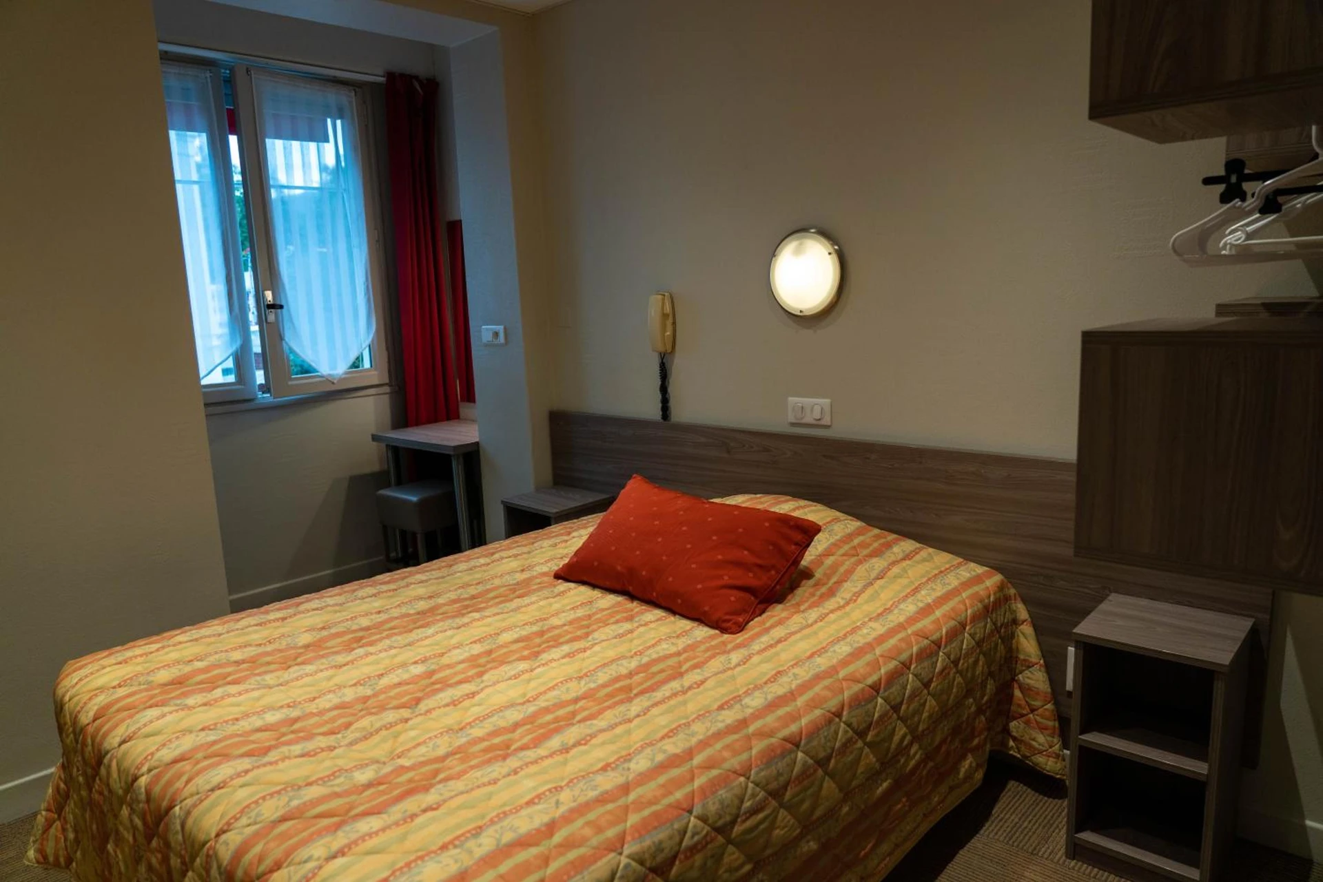 Magnifique chambre pour un séminaire d'entreprise à Au Primerose Hôtel - Argelès-Gazost