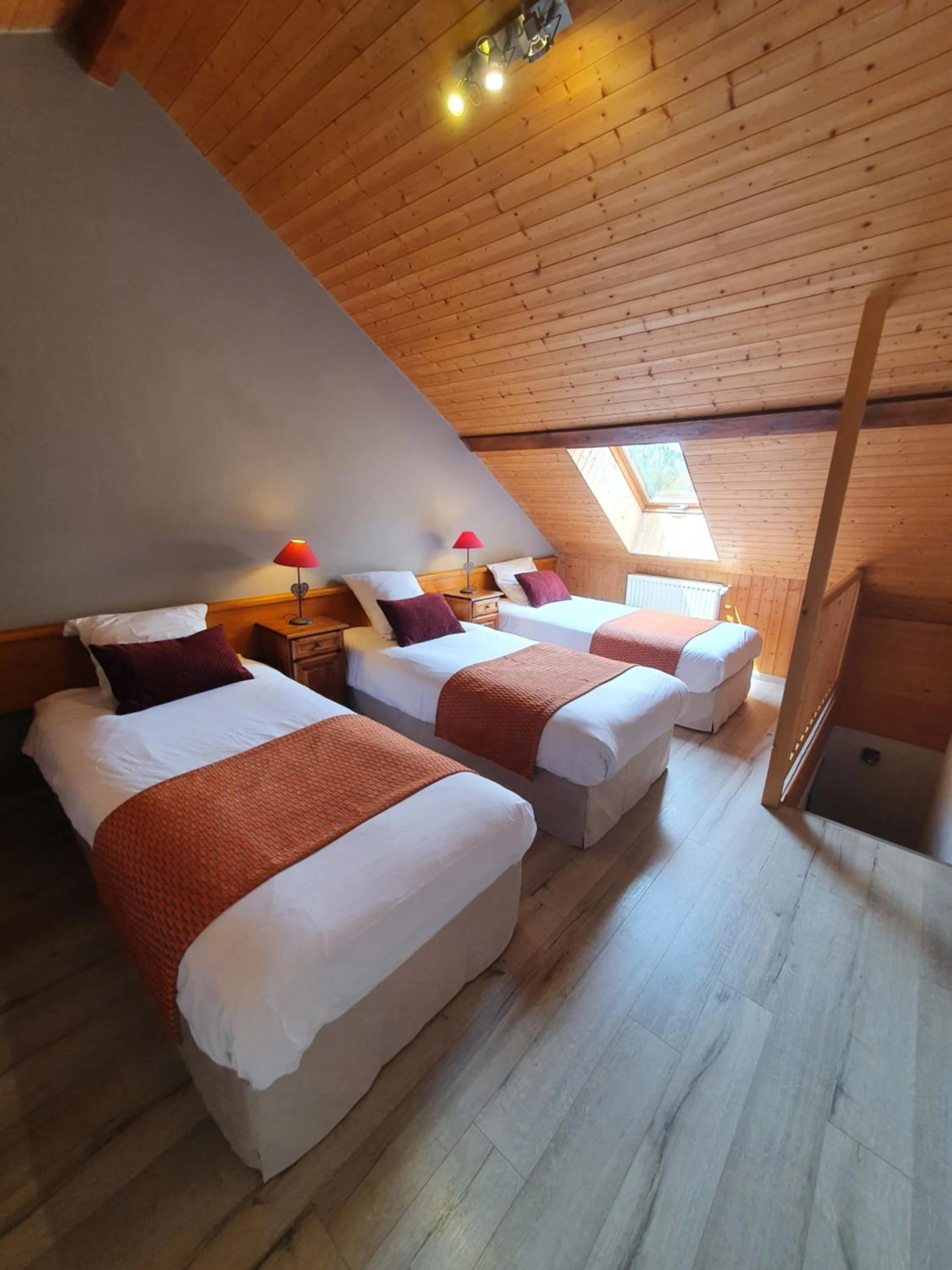 Chambre disponible pour un séminaire d'entreprise à Auberge De La Croix Perrin - Lans-en-Vercors