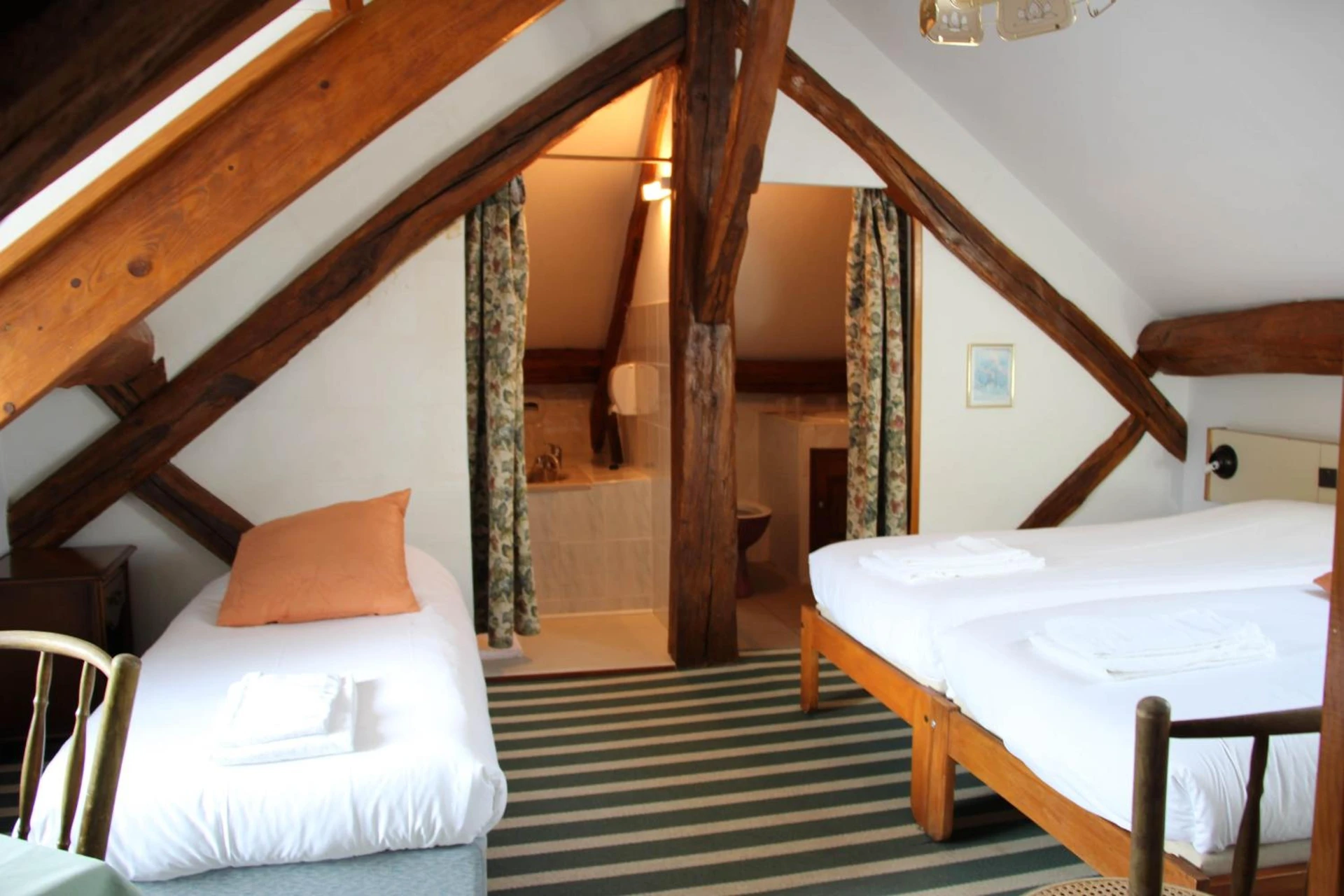 Chambre disponible pour un séminaire d'entreprise à Logis Auberge De La Plaine - Brignoles