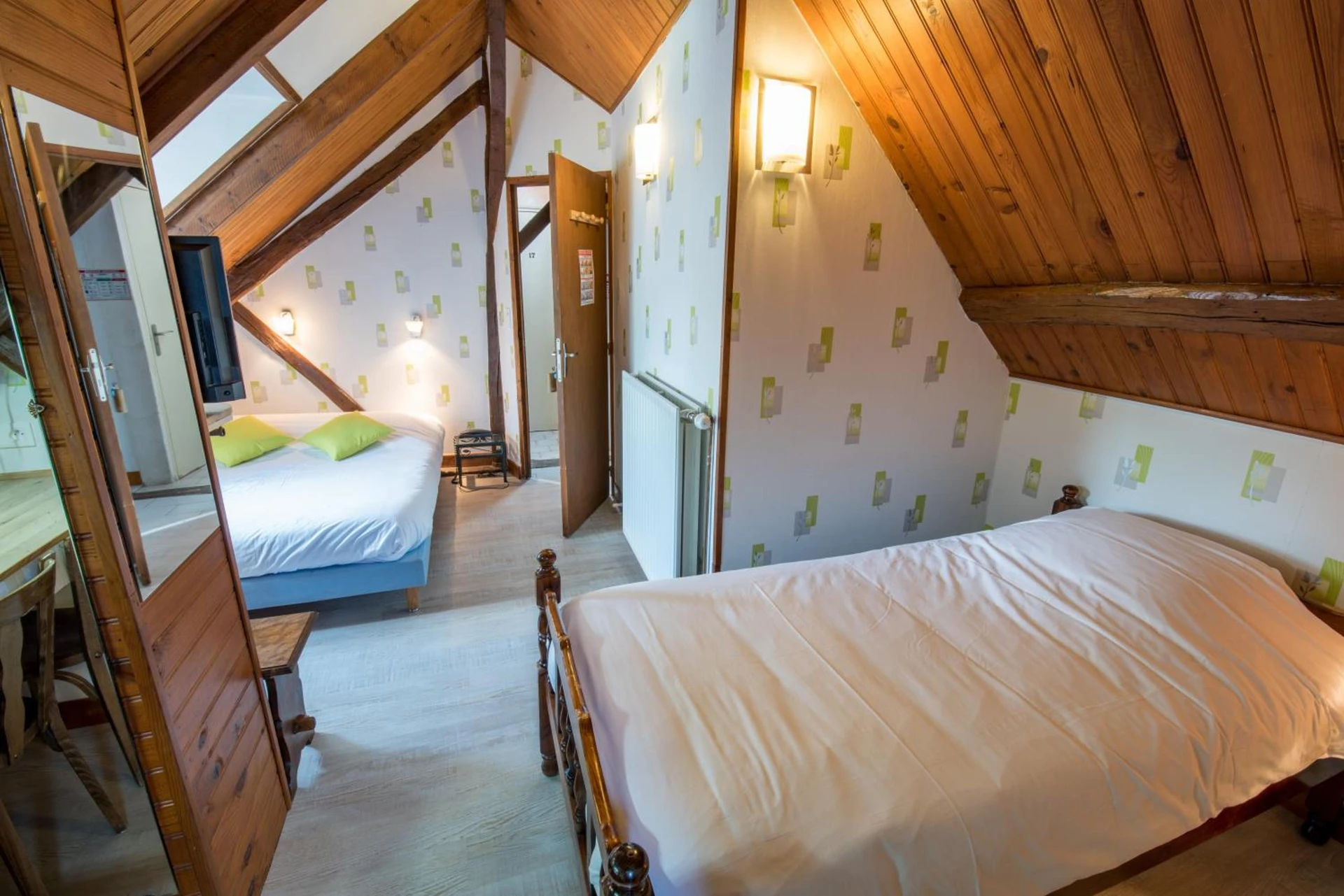 Chambre disponible pour un séminaire d'entreprise à Logis Auberge De La Plaine - Brignoles