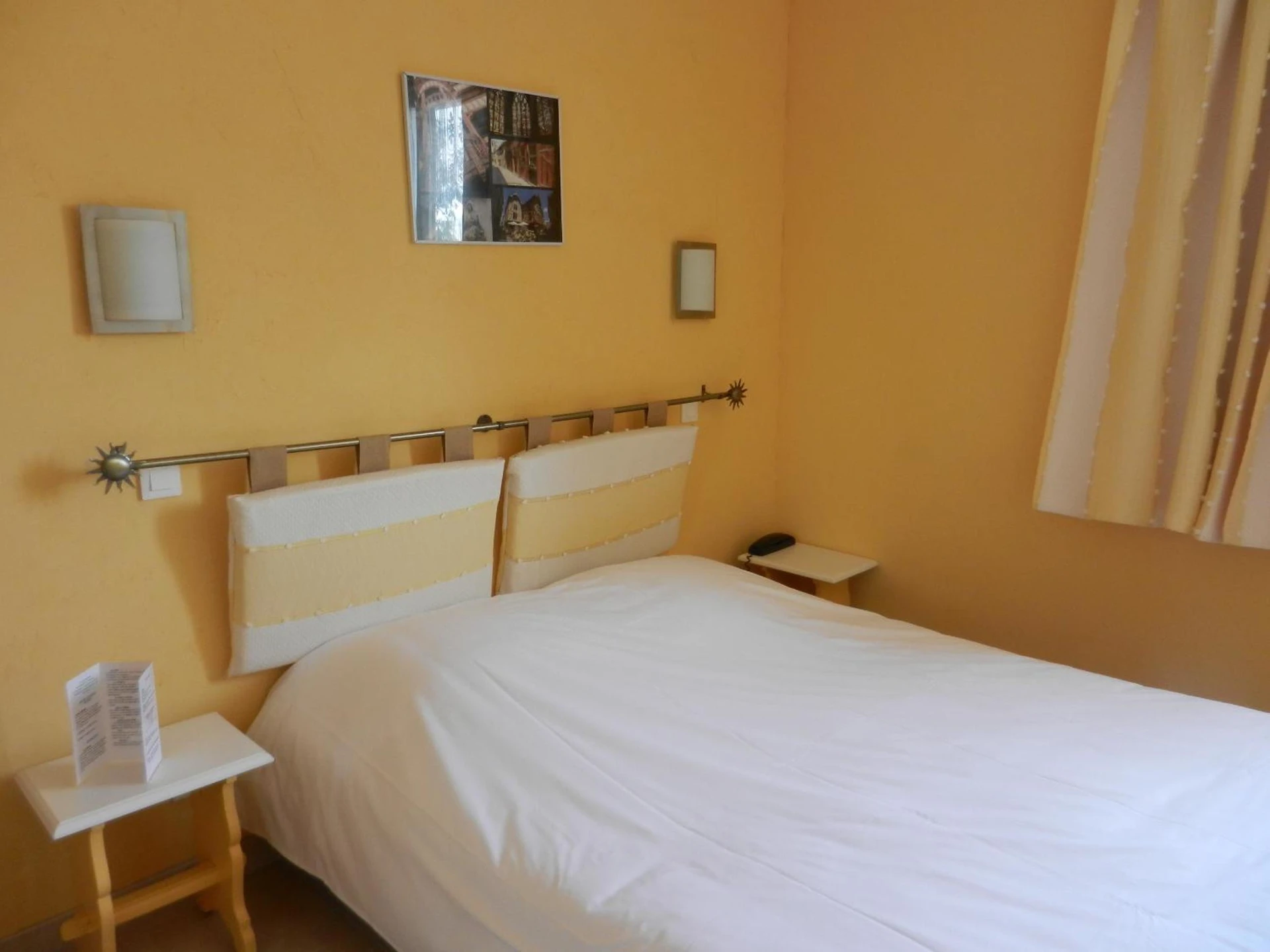Chambre disponible pour un séminaire d'entreprise à Logis Auberge De La Plaine - Brignoles