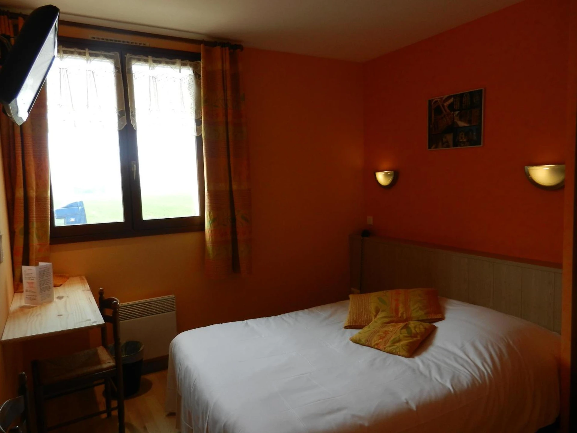 Magnifique chambre pour un séminaire d'entreprise à Logis Auberge De La Plaine - Brignoles