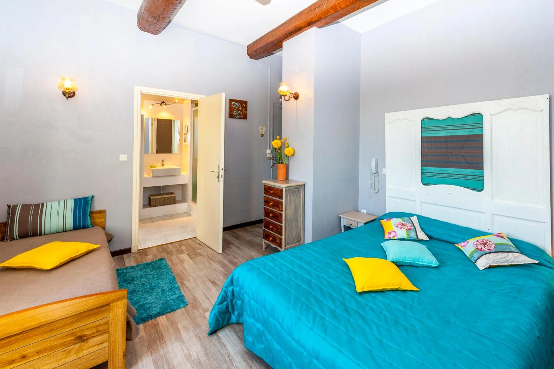 Chambre disponible pour un séminaire d'entreprise à Logis Auberge De Tavel - Tavel