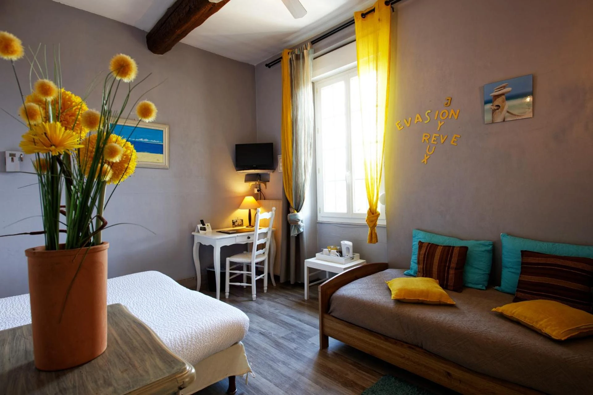 Chambre disponible pour un séminaire d'entreprise à Logis Auberge De Tavel - Tavel