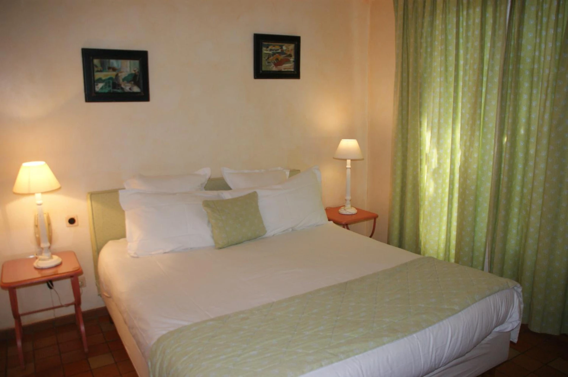 Chambre disponible pour un séminaire d'entreprise à Auberge des Glycines - Porquerolles