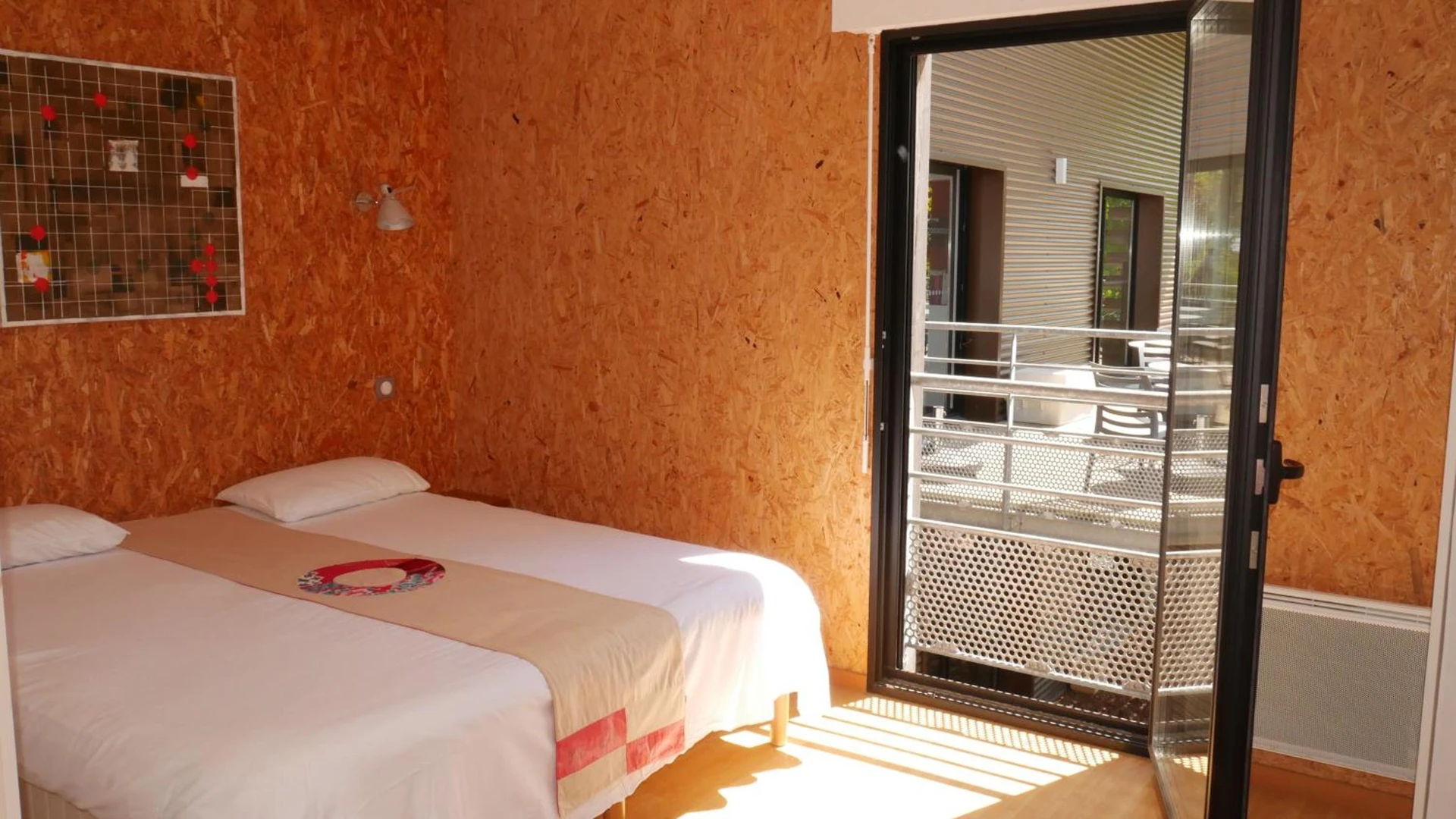 Chambre disponible pour un séminaire d'entreprise à Auberge des VoyaJoueurs - Monteneuf