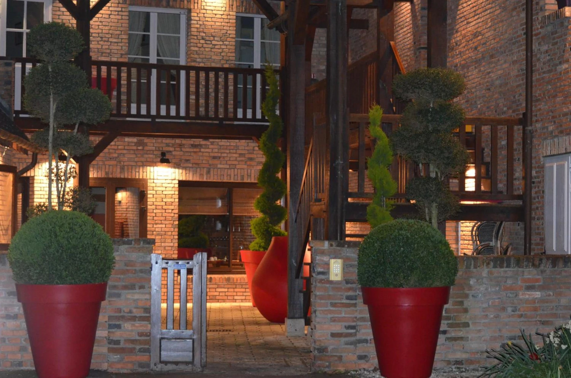 Organiser un séminaire d'entreprise : Logis Hôtel Auberge du Cheval Blanc à yvoy-le-marron