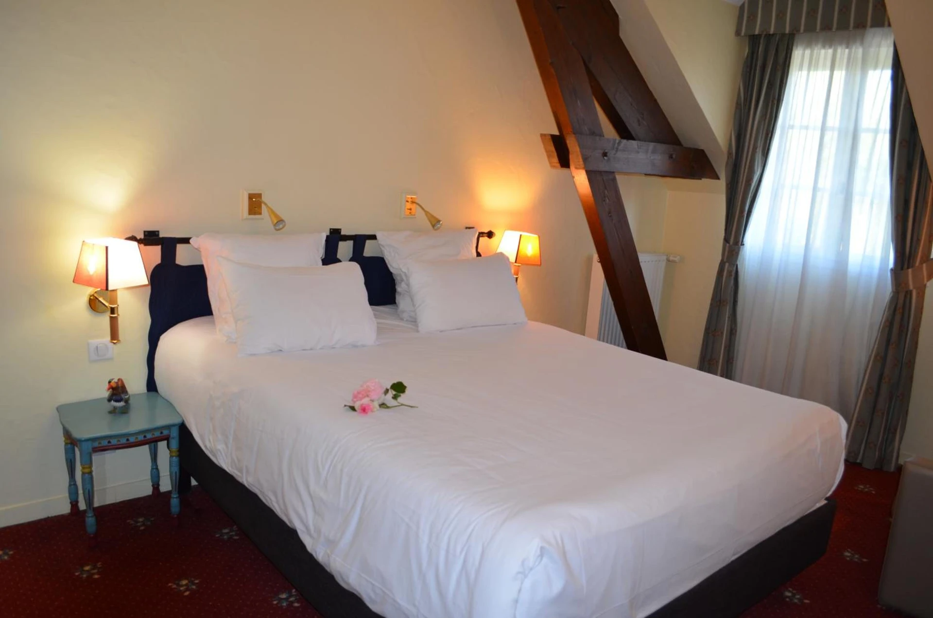Chambre disponible pour un séminaire d'entreprise à Logis Hôtel Auberge du Cheval Blanc - Yvoy-le-Marron