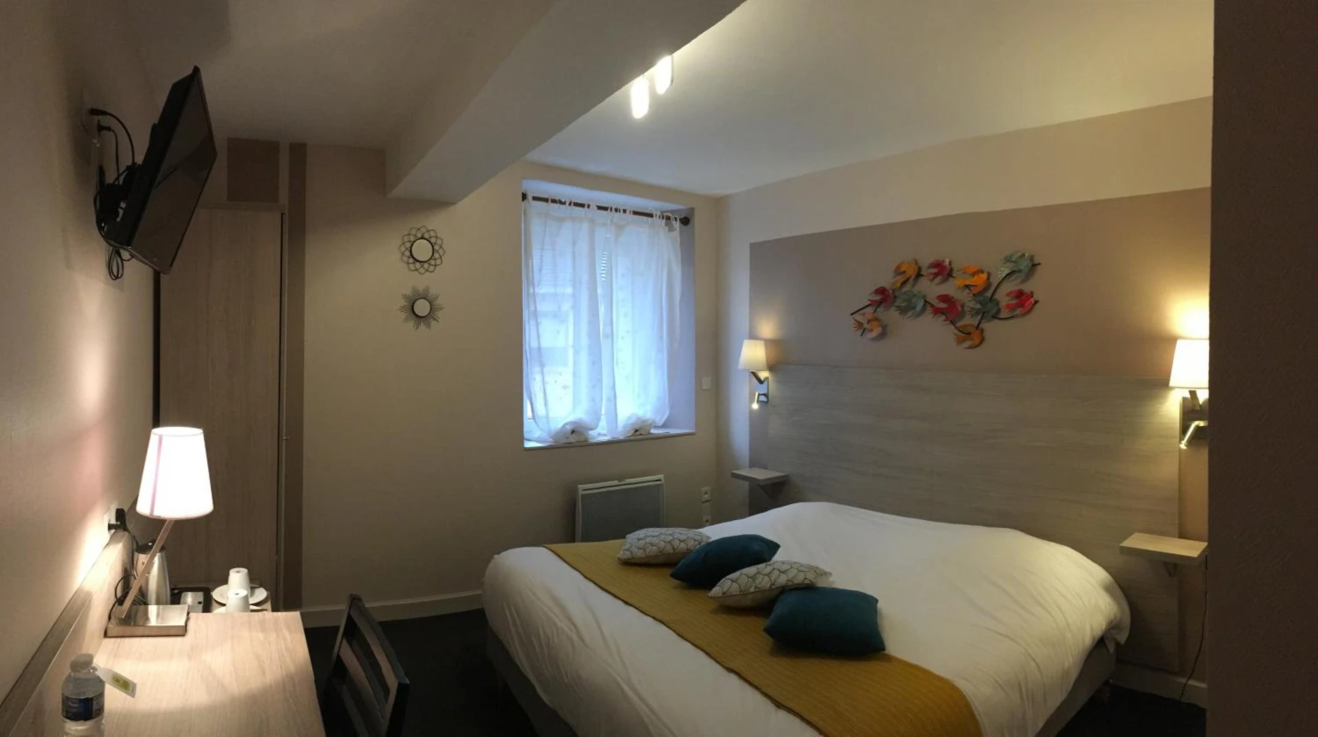 Chambre disponible pour un séminaire d'entreprise à LOGIS Hotel Restaurant Auberge Du Cheval Blanc - Chamouilley