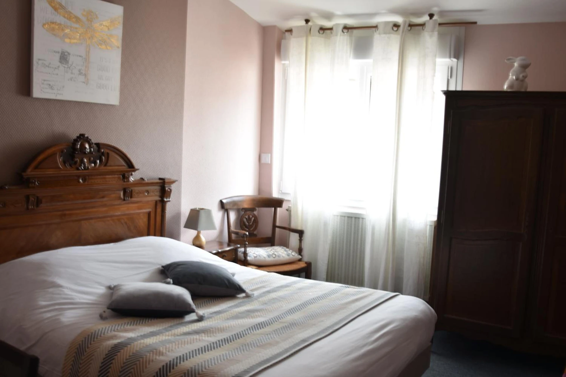 Chambre disponible pour un séminaire d'entreprise à LOGIS Hotel Restaurant Auberge Du Cheval Blanc - Chamouilley