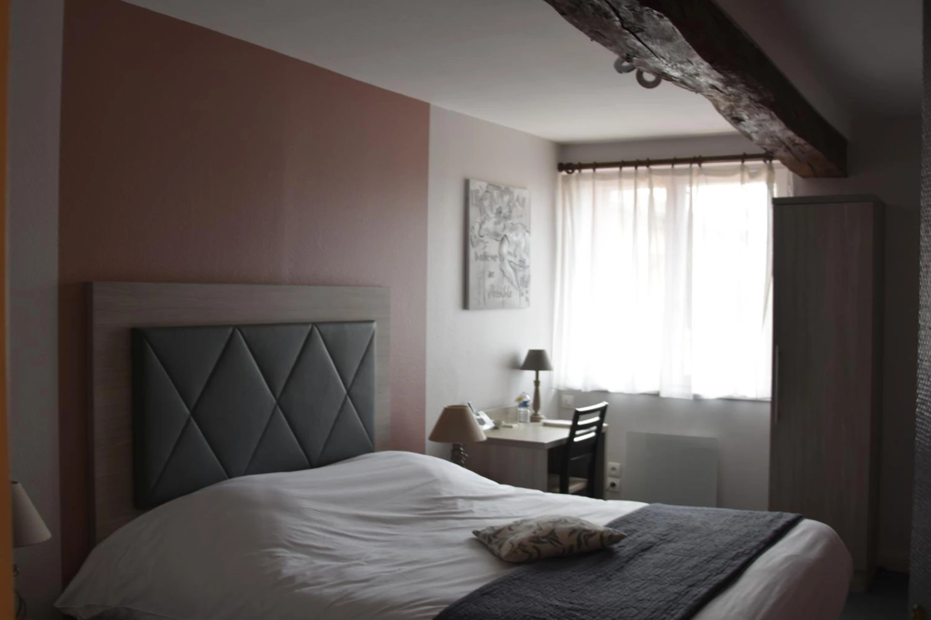 Chambre disponible pour un séminaire d'entreprise à LOGIS Hotel Restaurant Auberge Du Cheval Blanc - Chamouilley