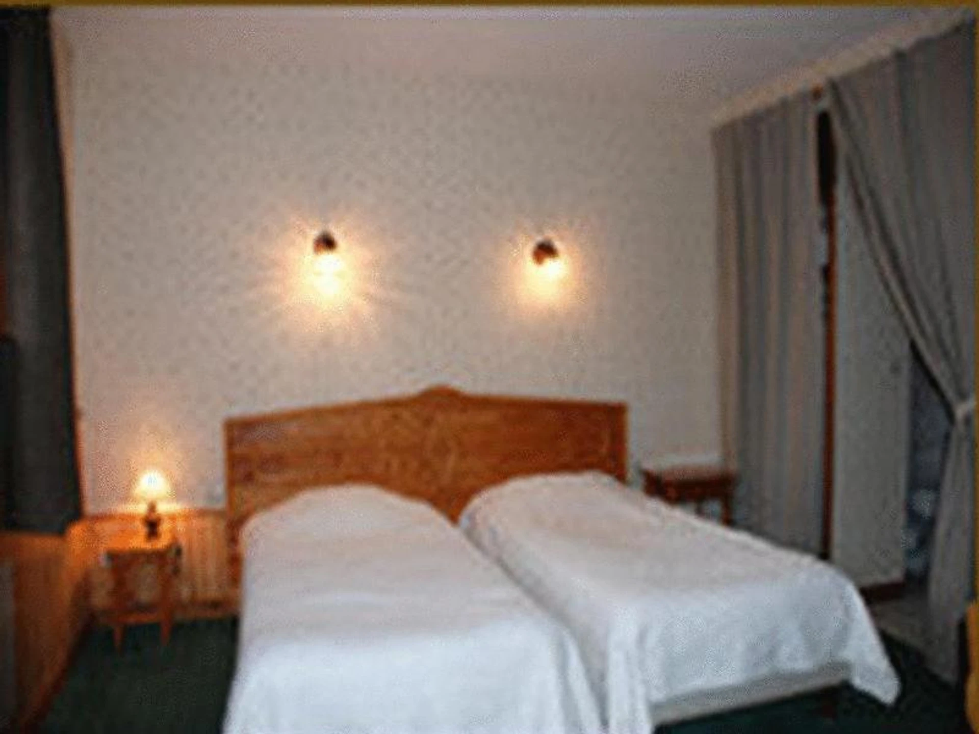 Magnifique chambre pour un séminaire d'entreprise à LOGIS - Auberge Du Colombier - Cannes