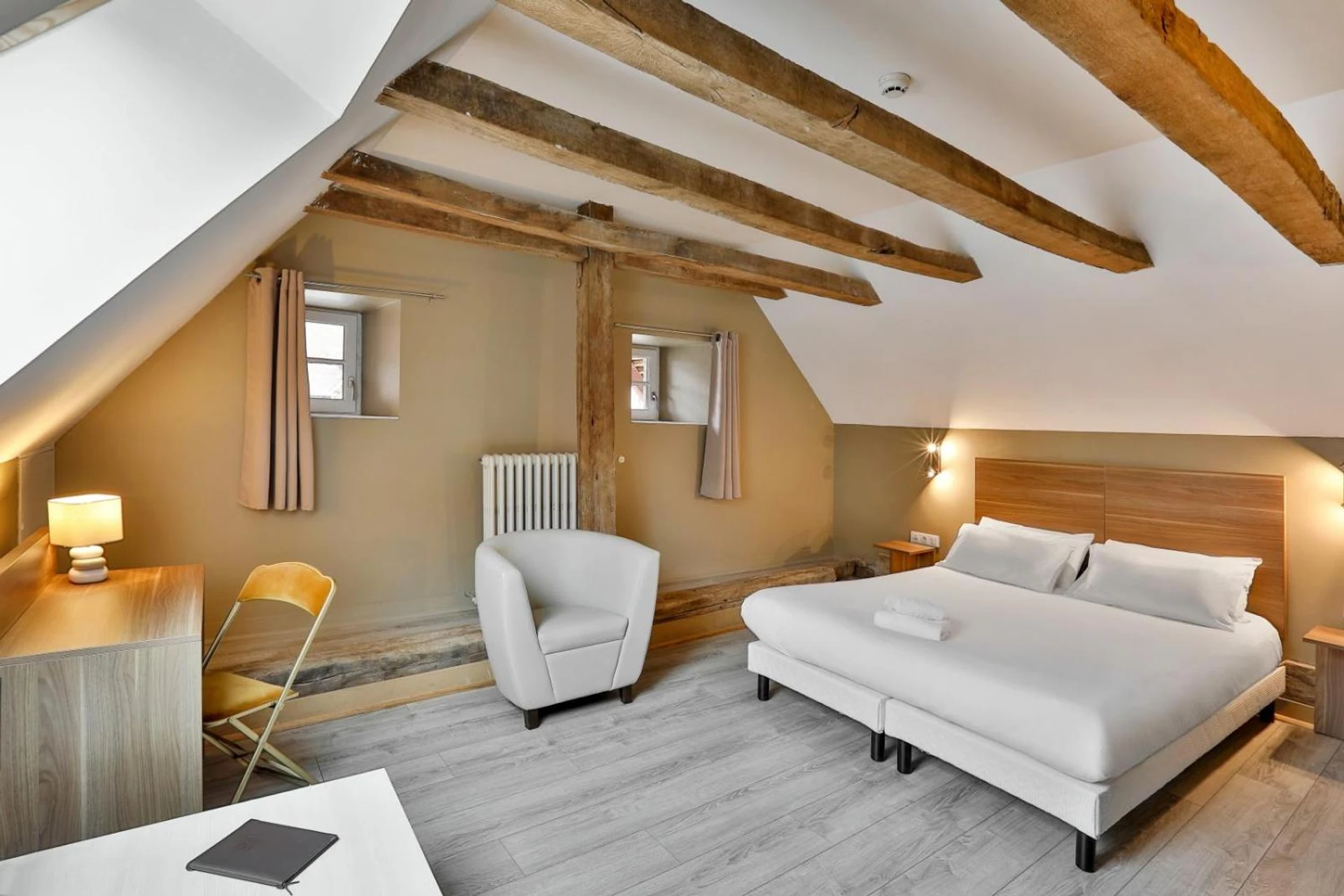 Chambre à Logis Hotel Auberge Dupuytren - Organiser un séminaire d'entreprise à Pierre-Buffière
