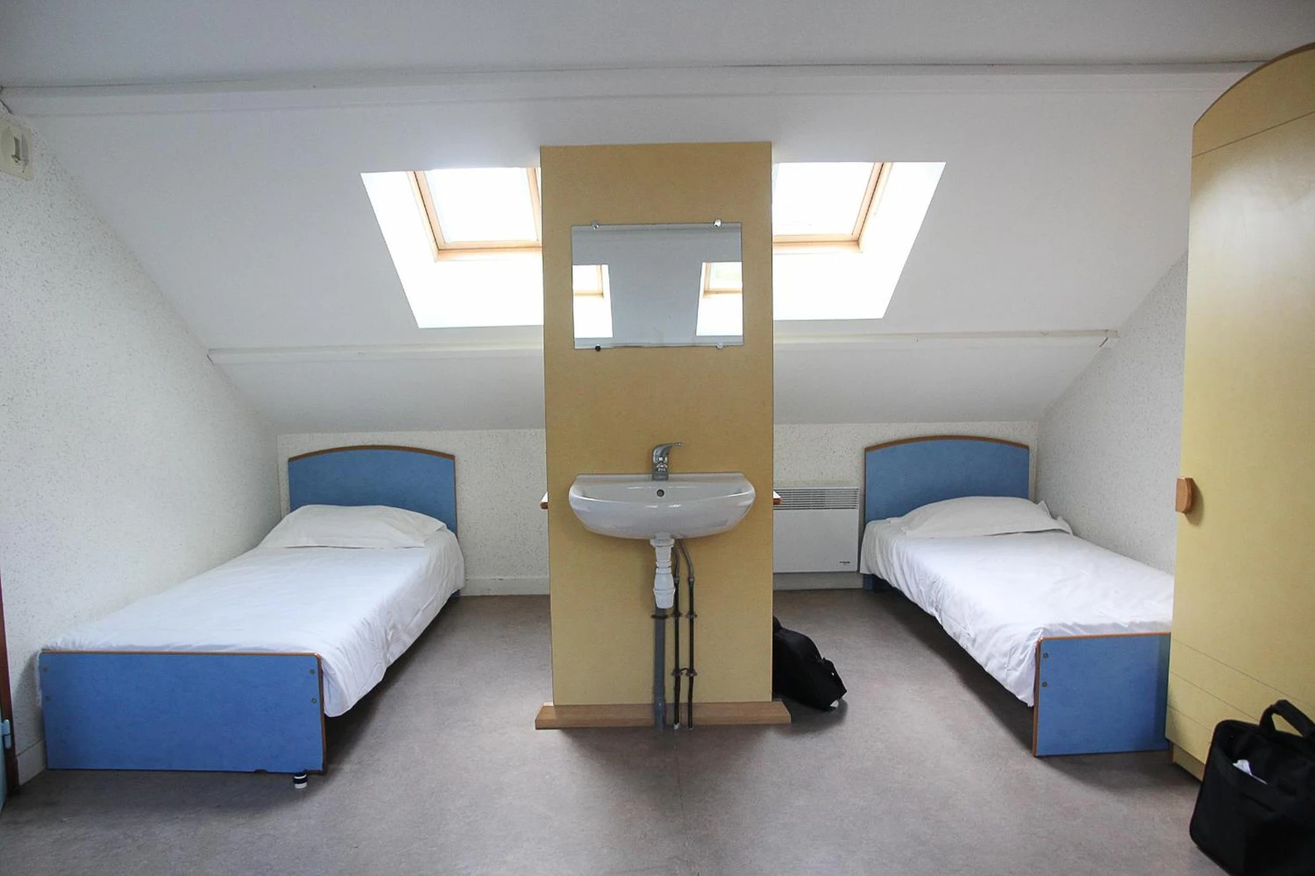 Magnifique chambre pour un séminaire d'entreprise à Auberge de Jeunesse HI Genêts - Genêts
