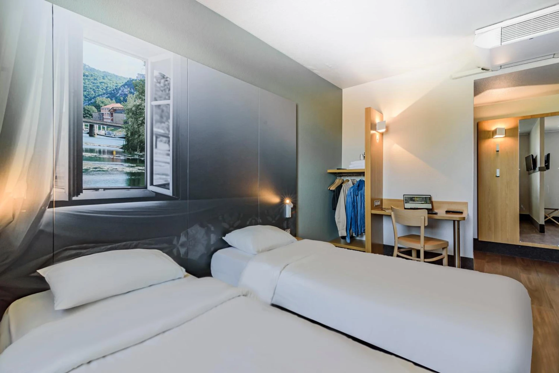 Magnifique chambre pour un séminaire d'entreprise à B&B HOTEL Besançon Chateaufarine - Besançon