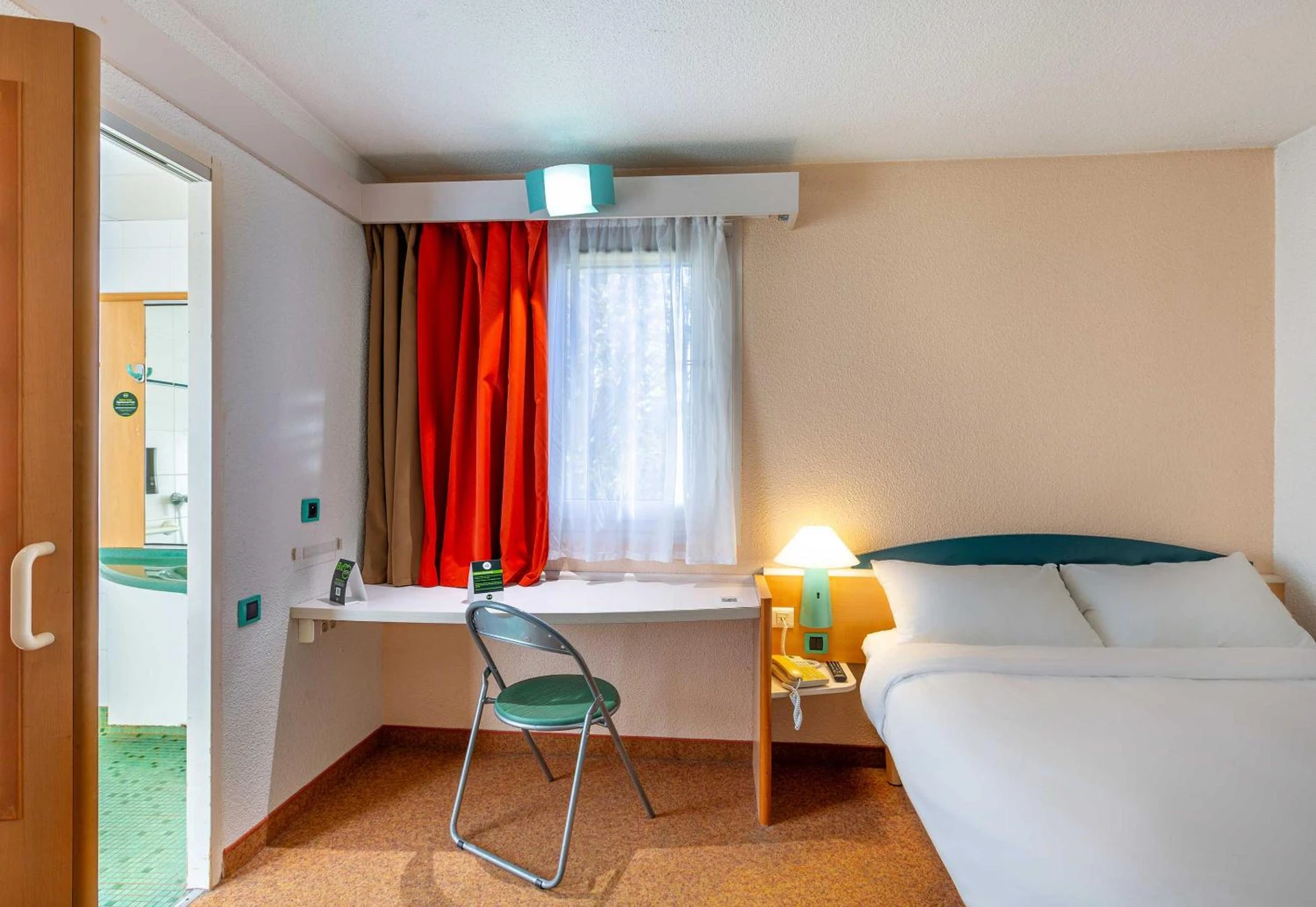 Chambre disponible pour un séminaire d'entreprise à B&B HOTEL Blois Nord Vallée Maillard - Blois