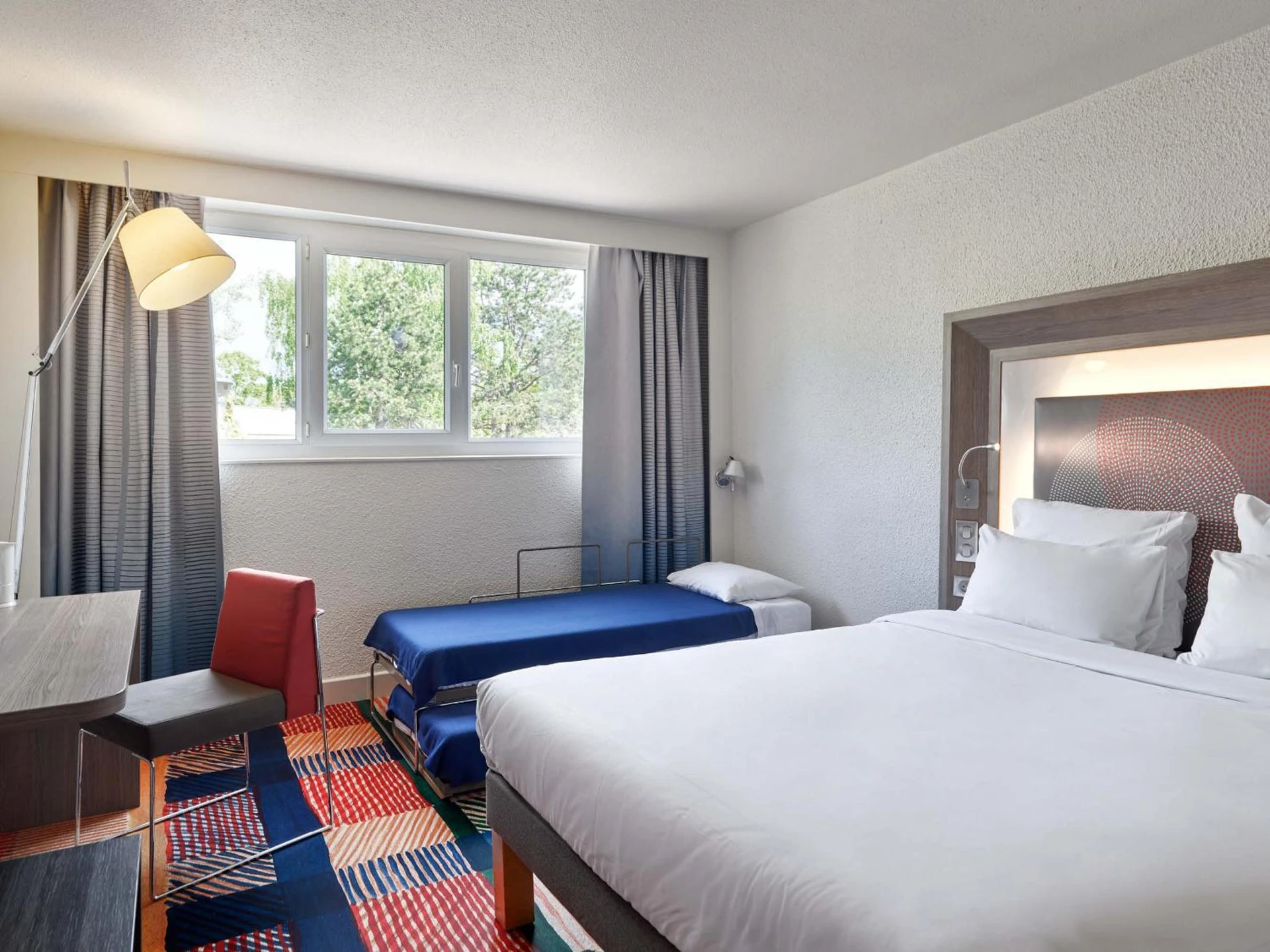 Chambre disponible pour un séminaire d'entreprise à B&B HOTEL Cergy Port 4 étoiles - Cergy