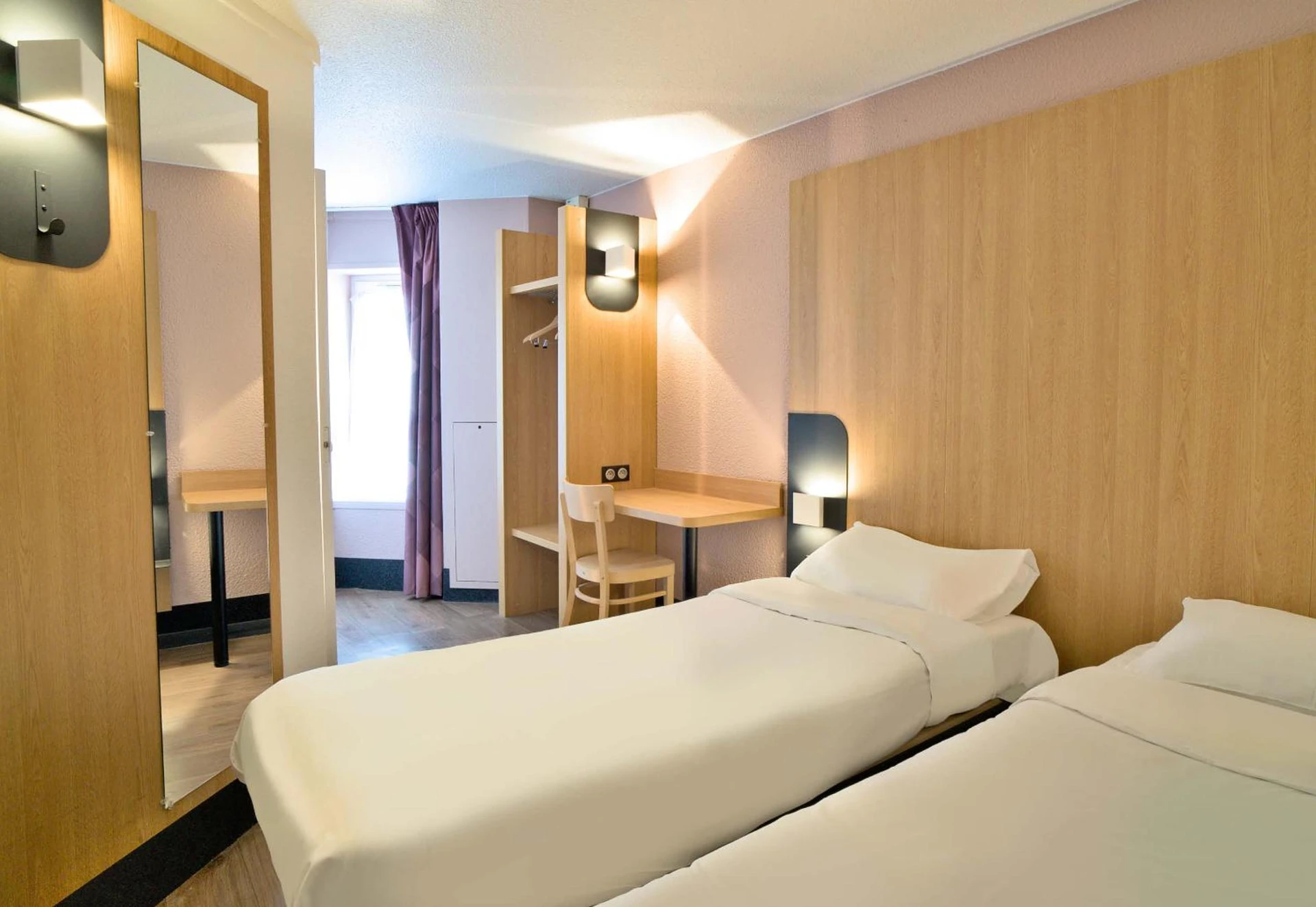 Magnifique chambre pour un séminaire d'entreprise à B&B HOTEL Dreux Centre - Dreux