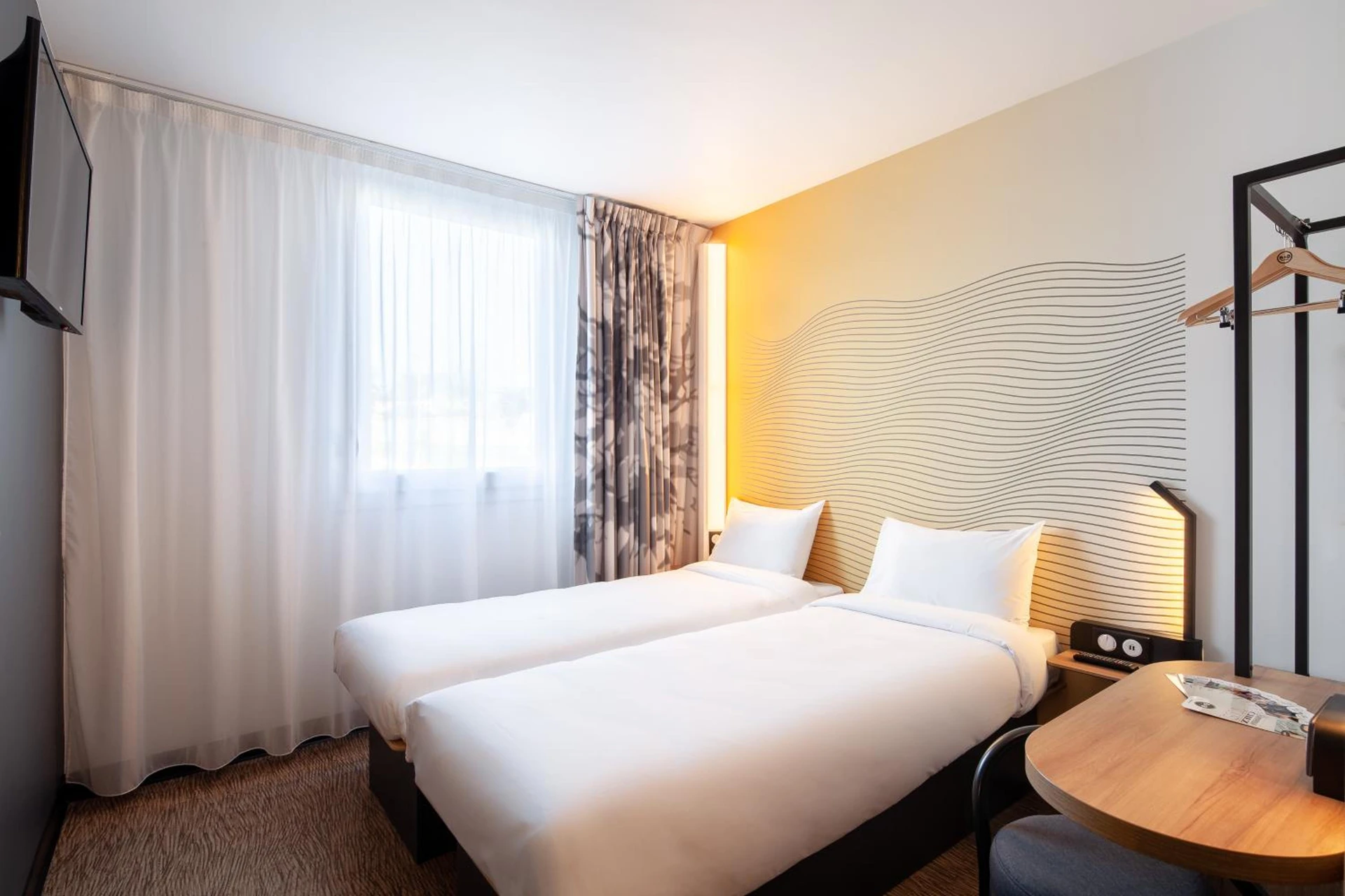 Chambre disponible pour un séminaire d'entreprise à B&B HOTEL Igny Palaiseau - Igny