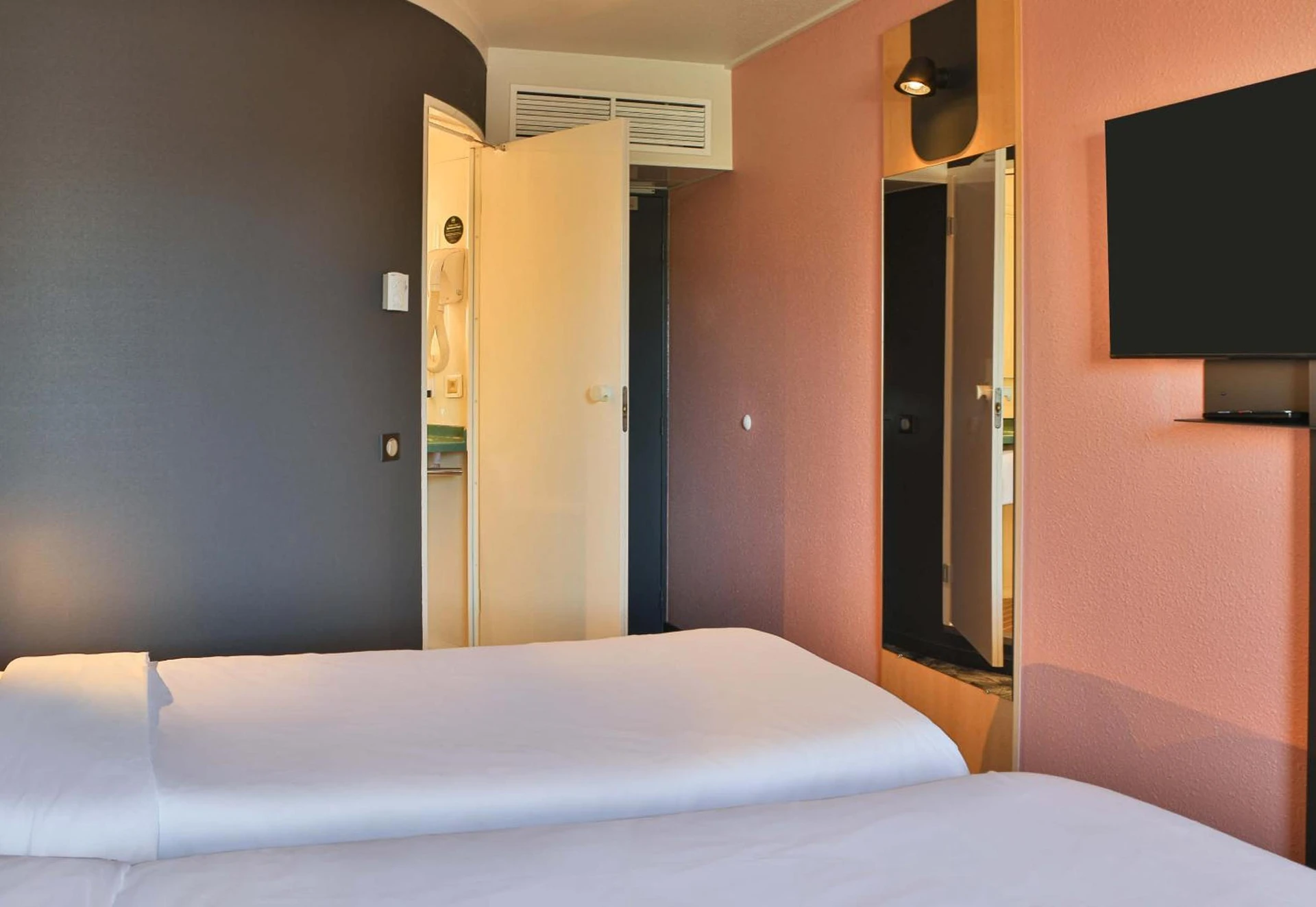 Chambre disponible pour un séminaire d'entreprise à B&B HOTEL Les Sables-d'Olonne Centre Gare - Les Sables dʼOlonne