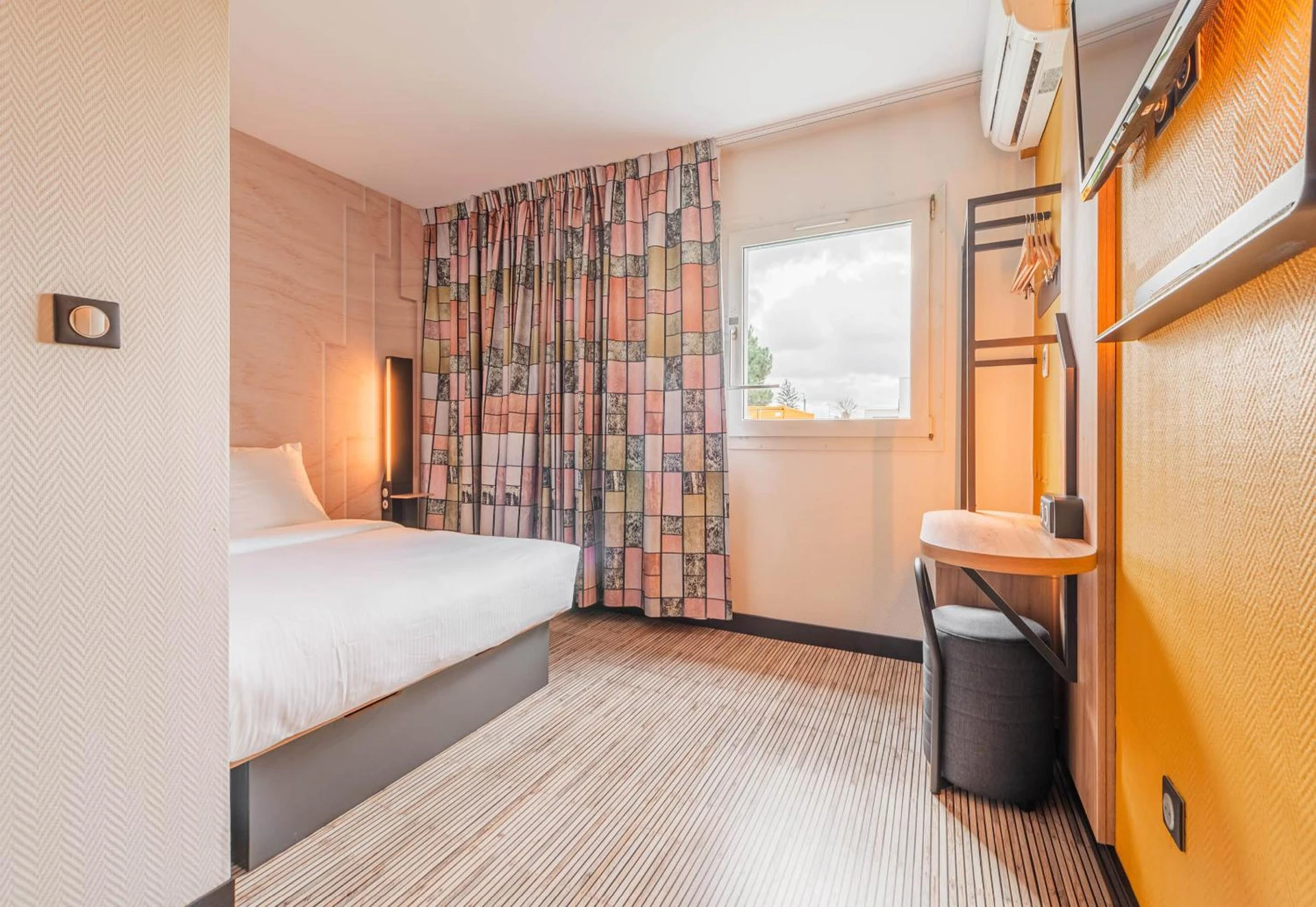 Chambre disponible pour un séminaire d'entreprise à B&B HOTEL Mulhouse Sausheim - Sausheim