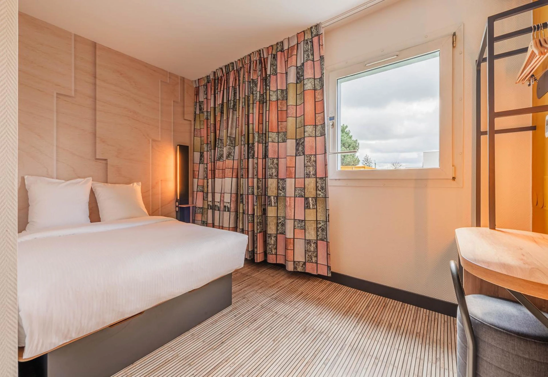 Chambre disponible pour un séminaire d'entreprise à B&B HOTEL Mulhouse Sausheim - Sausheim