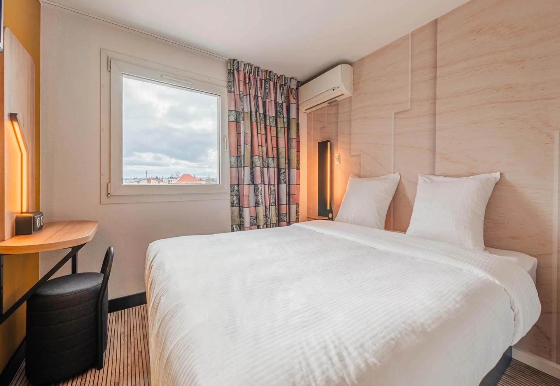 Chambre disponible pour un séminaire d'entreprise à B&B HOTEL Mulhouse Sausheim - Sausheim