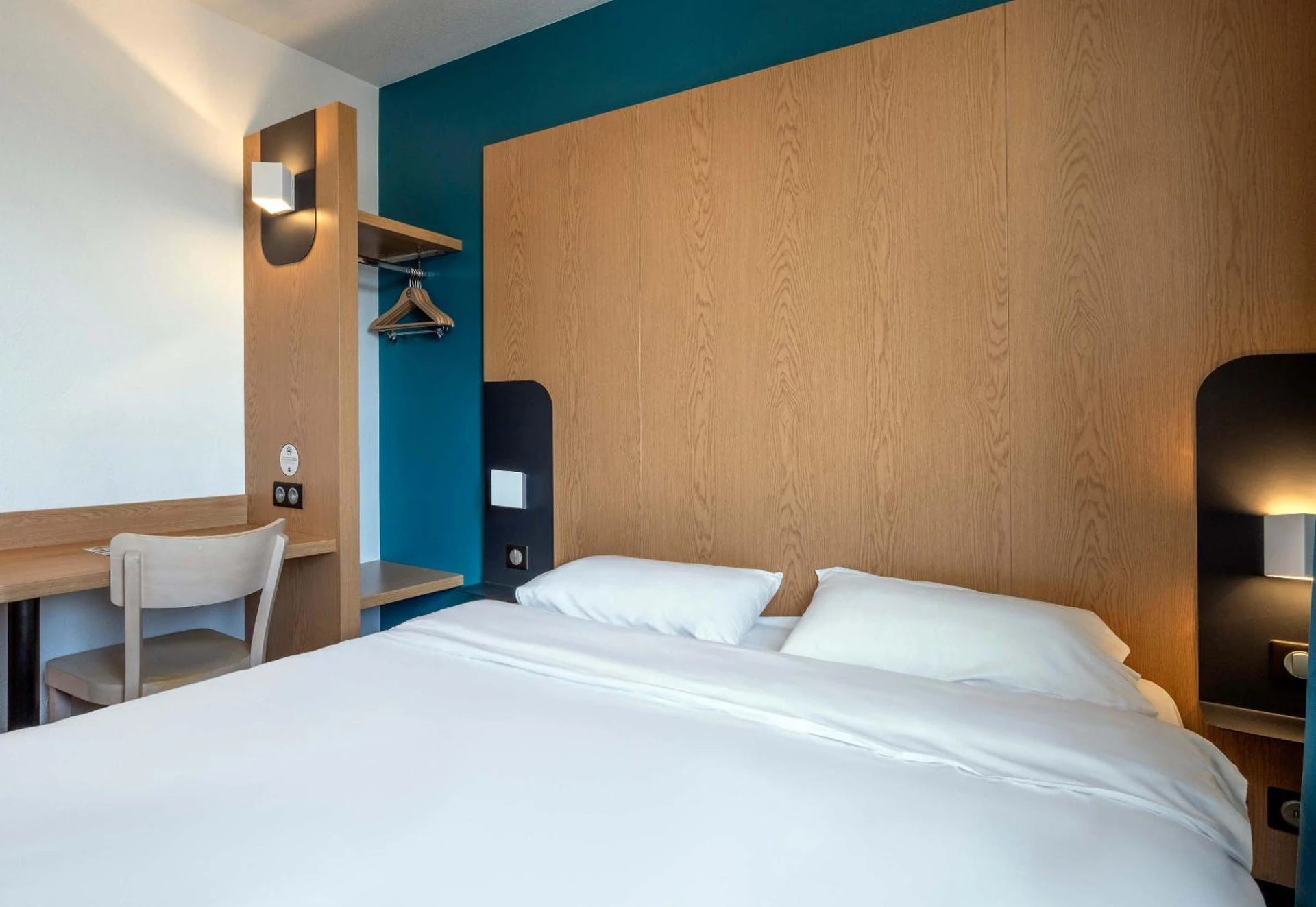 Magnifique chambre pour un séminaire d'entreprise à B&B HOTEL Niort Marais Poitevin Est - Niort