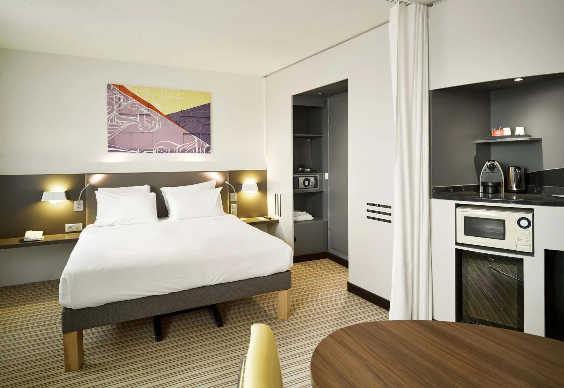 Magnifique chambre pour un séminaire d'entreprise à B&B HOTEL Paris Grand Roissy CDG Aéroport 4 étoiles - Roissy-en-France