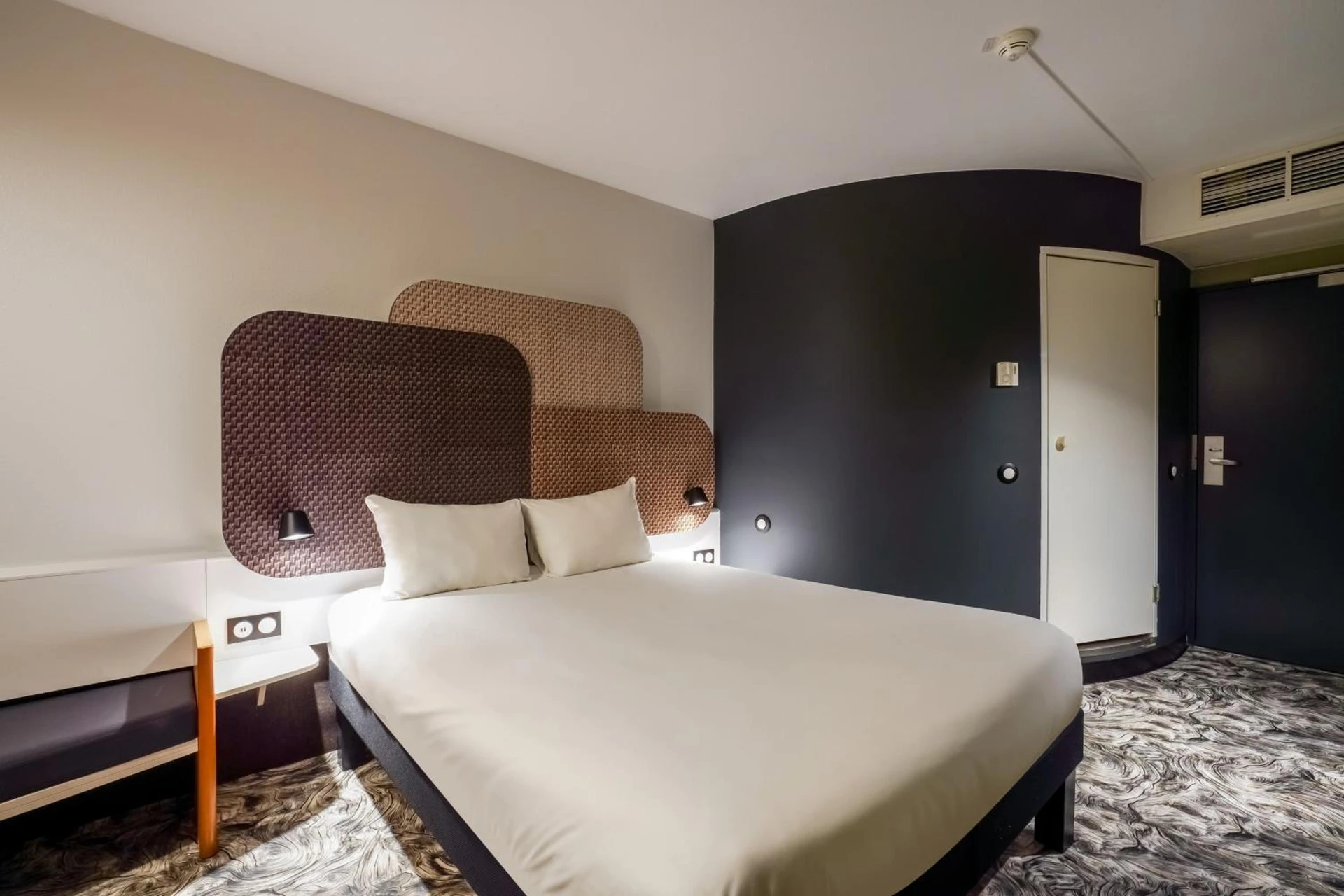 Chambre disponible pour un séminaire d'entreprise à B&B HOTEL Paris Nord 2 CDG Aéroport - Roissy-en-France