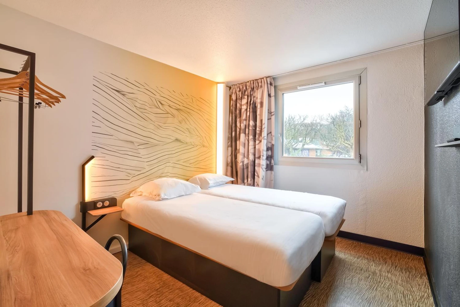 Chambre disponible pour un séminaire d'entreprise à B&B HOTEL Paris Rosny-sous-Bois - Rosny-sous-Bois