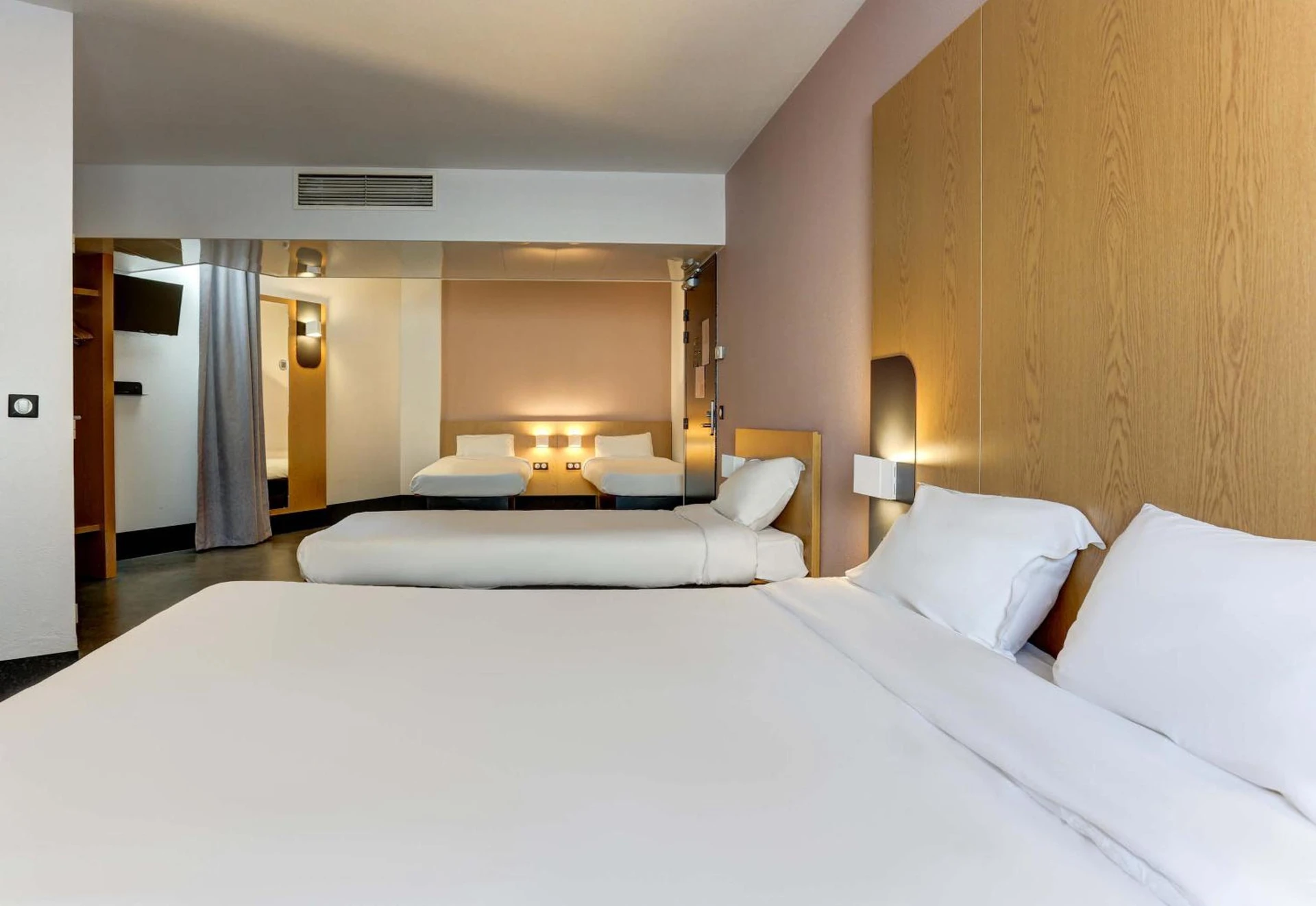 Chambre disponible pour un séminaire d'entreprise à B&B HOTEL Reims Centre Gare - Reims