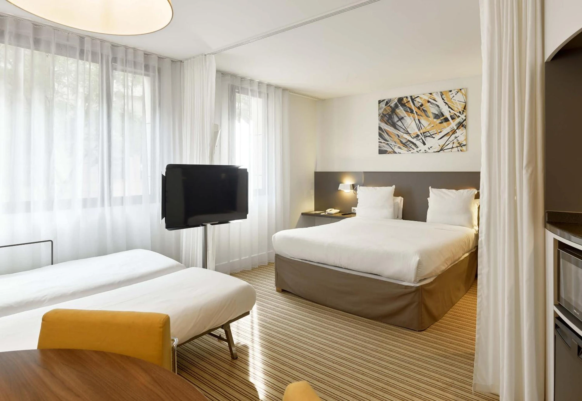 Chambre disponible pour un séminaire d'entreprise à B&B HOTEL Rueil-Malmaison Gare - Rueil-Malmaison