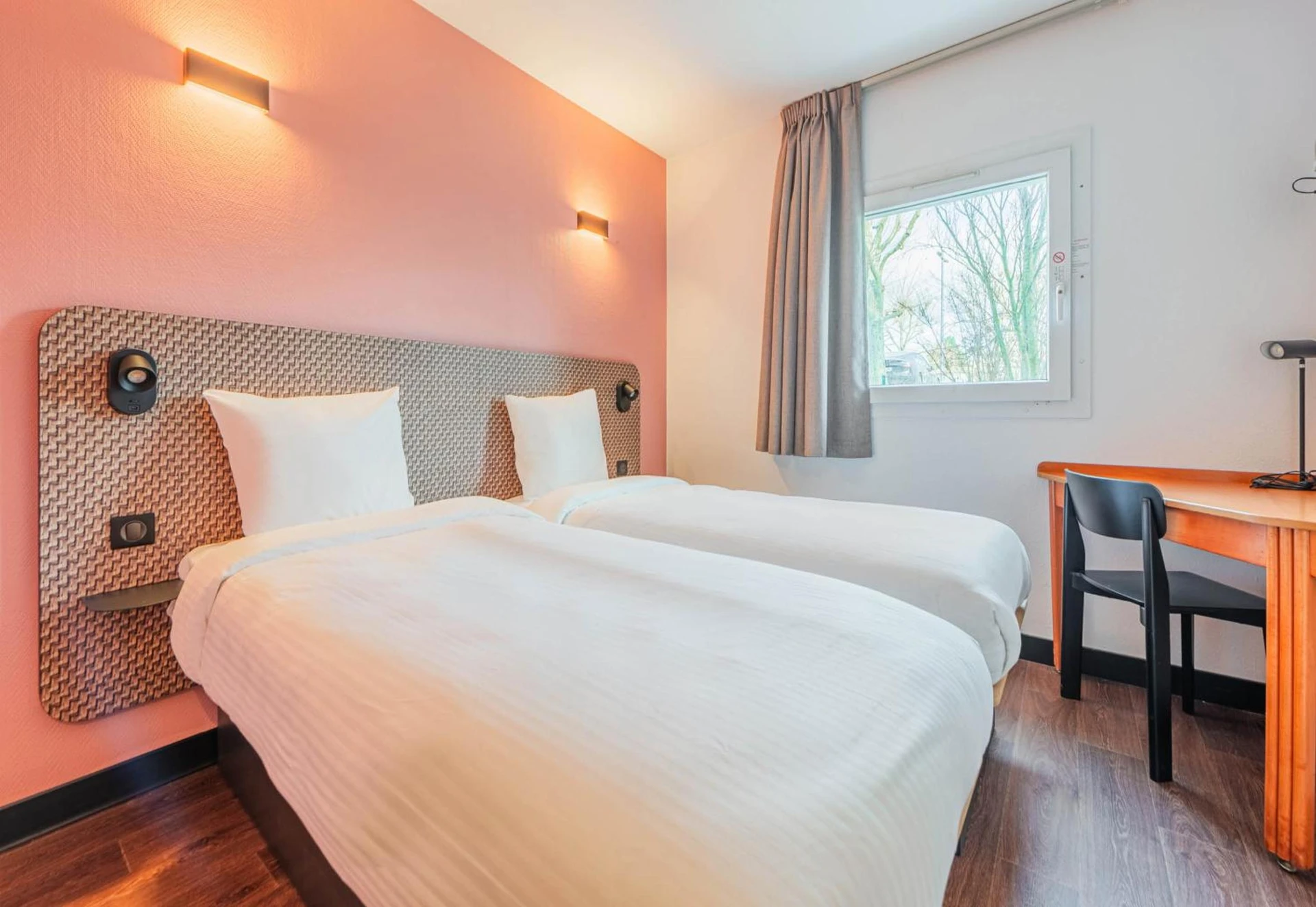 Chambre disponible pour un séminaire d'entreprise à B&B HOTEL Strasbourg Nord Mundolsheim - Mundolsheim