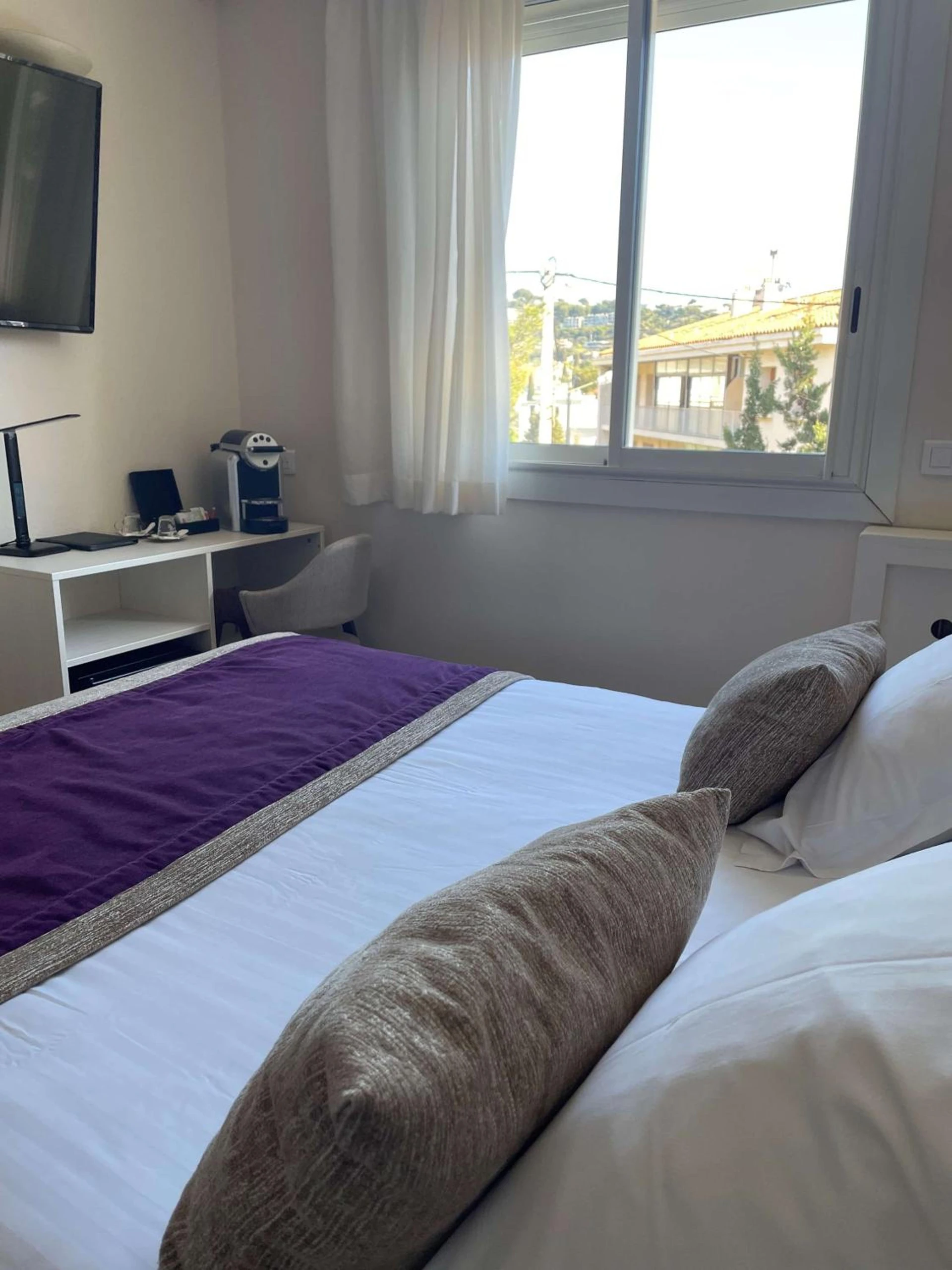 Chambre disponible pour un séminaire d'entreprise à Best Western Plus Hôtel la Rade - Cassis