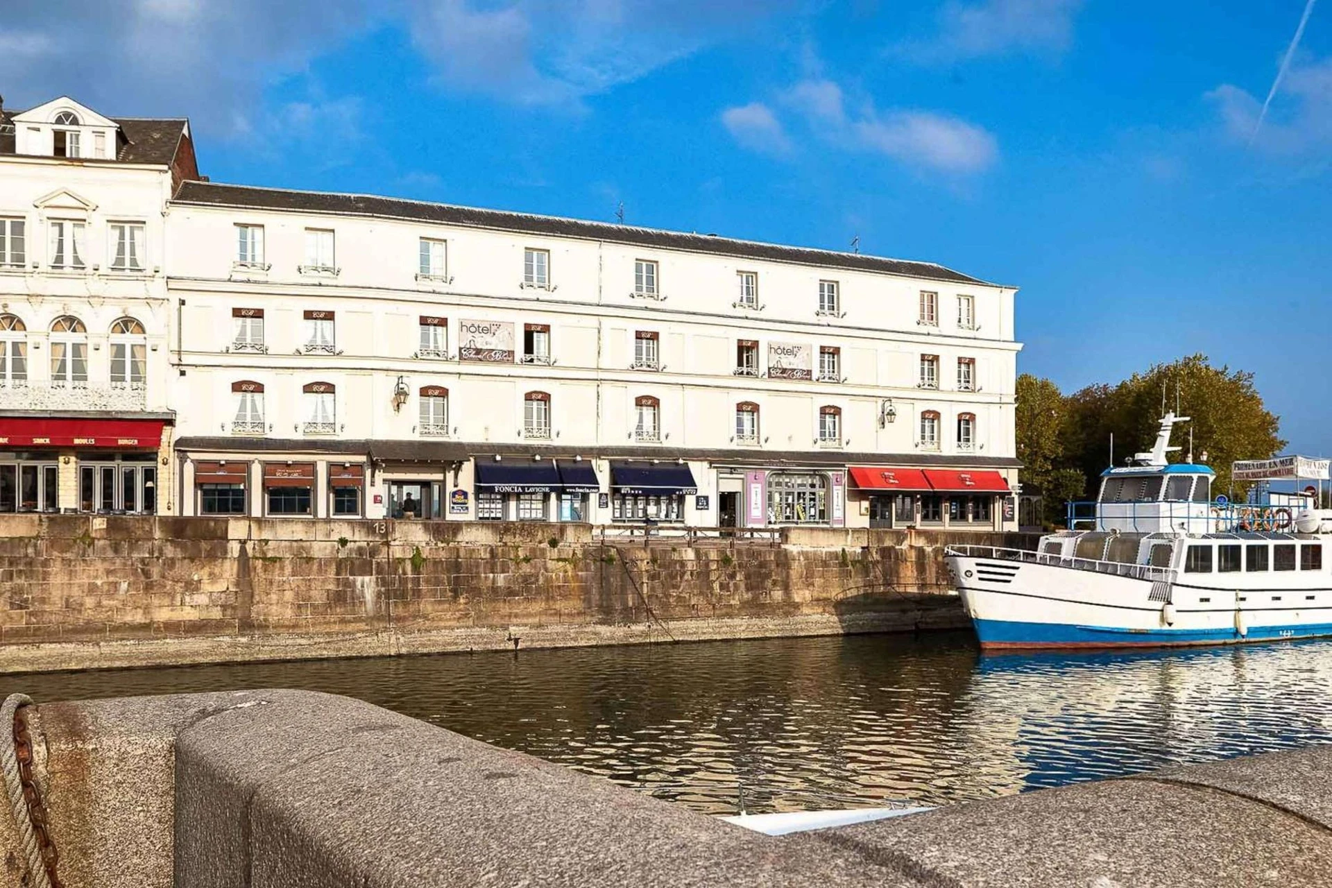 Organiser un séminaire d'entreprise : Best Western Le Cheval Blanc -Vue sur le port-plein centre ville à honfleur