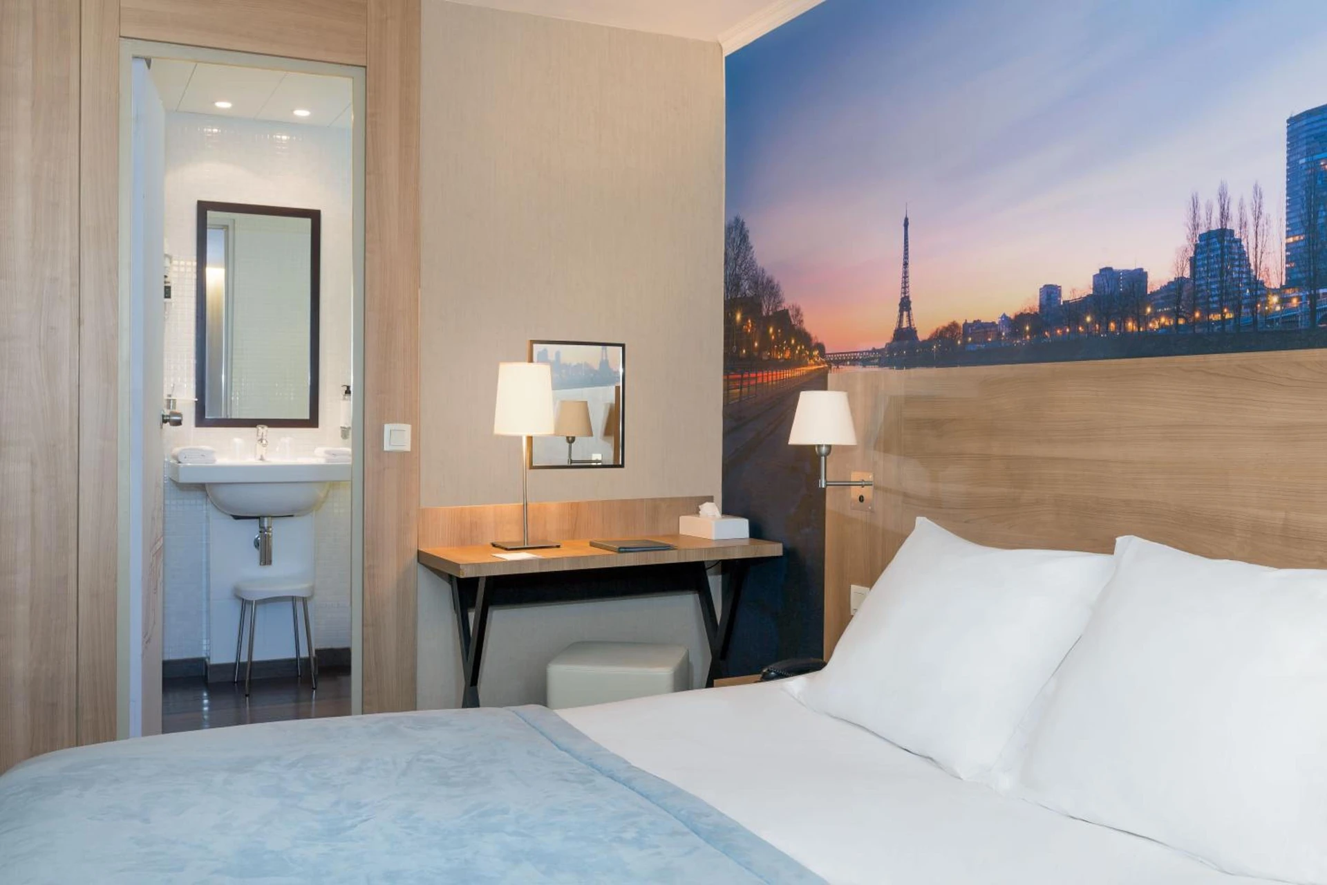 Chambre disponible pour un séminaire d'entreprise à Best Western Rives de Paris La Defense - Courbevoie
