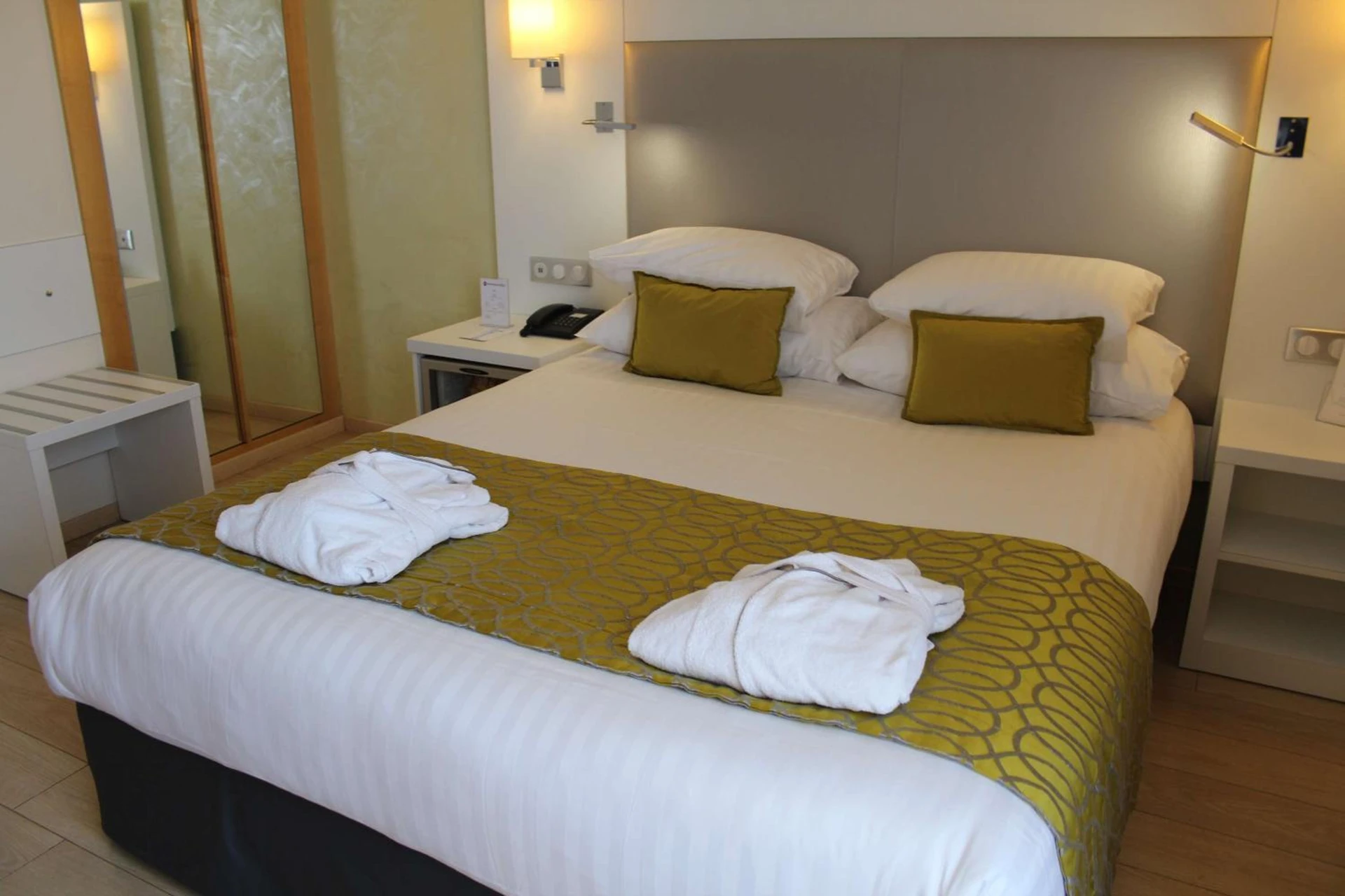 Chambre disponible pour un séminaire d'entreprise à Best Western Plus Hotel Carlton Annecy - Annecy