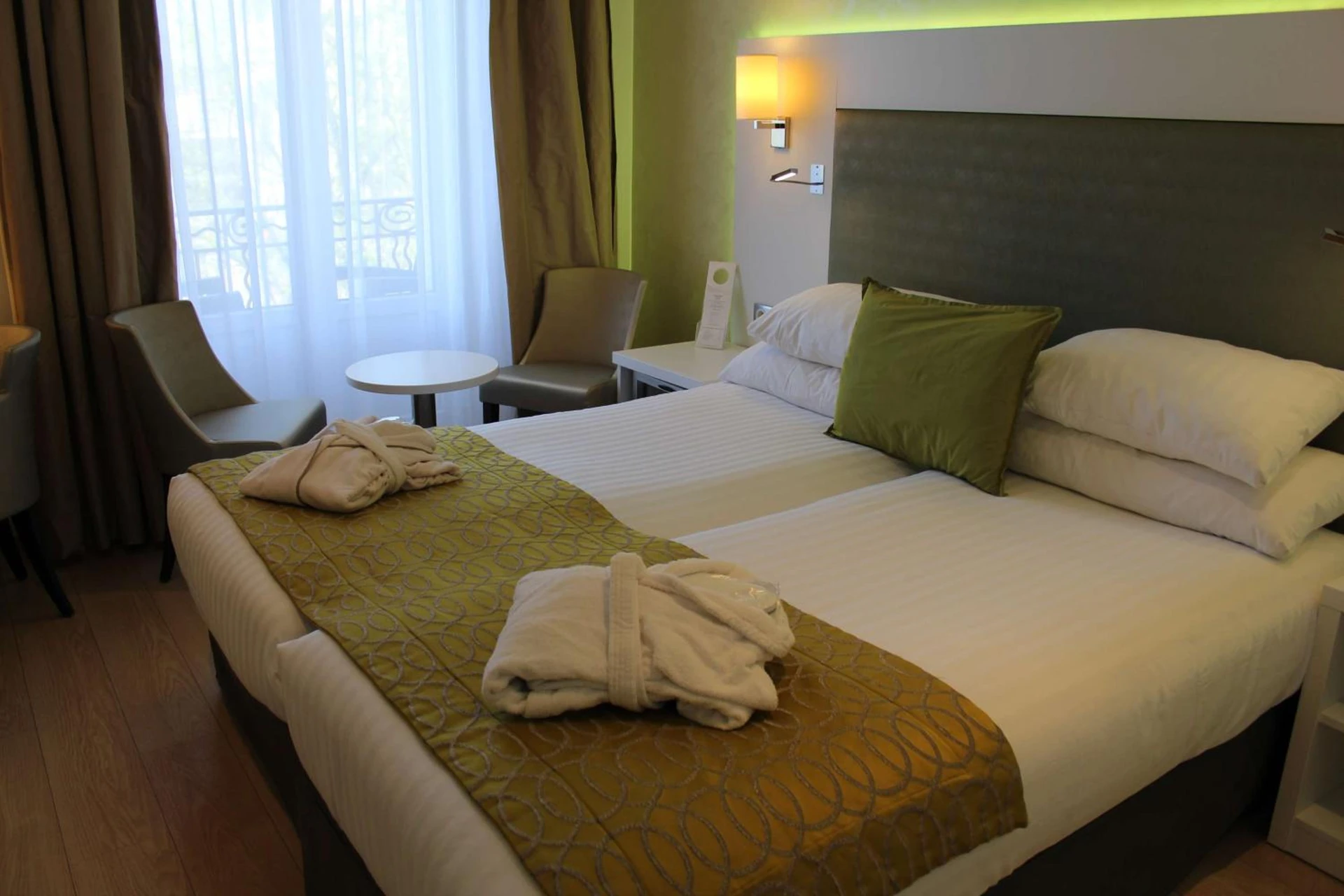 Magnifique chambre pour un séminaire d'entreprise à Best Western Plus Hotel Carlton Annecy - Annecy