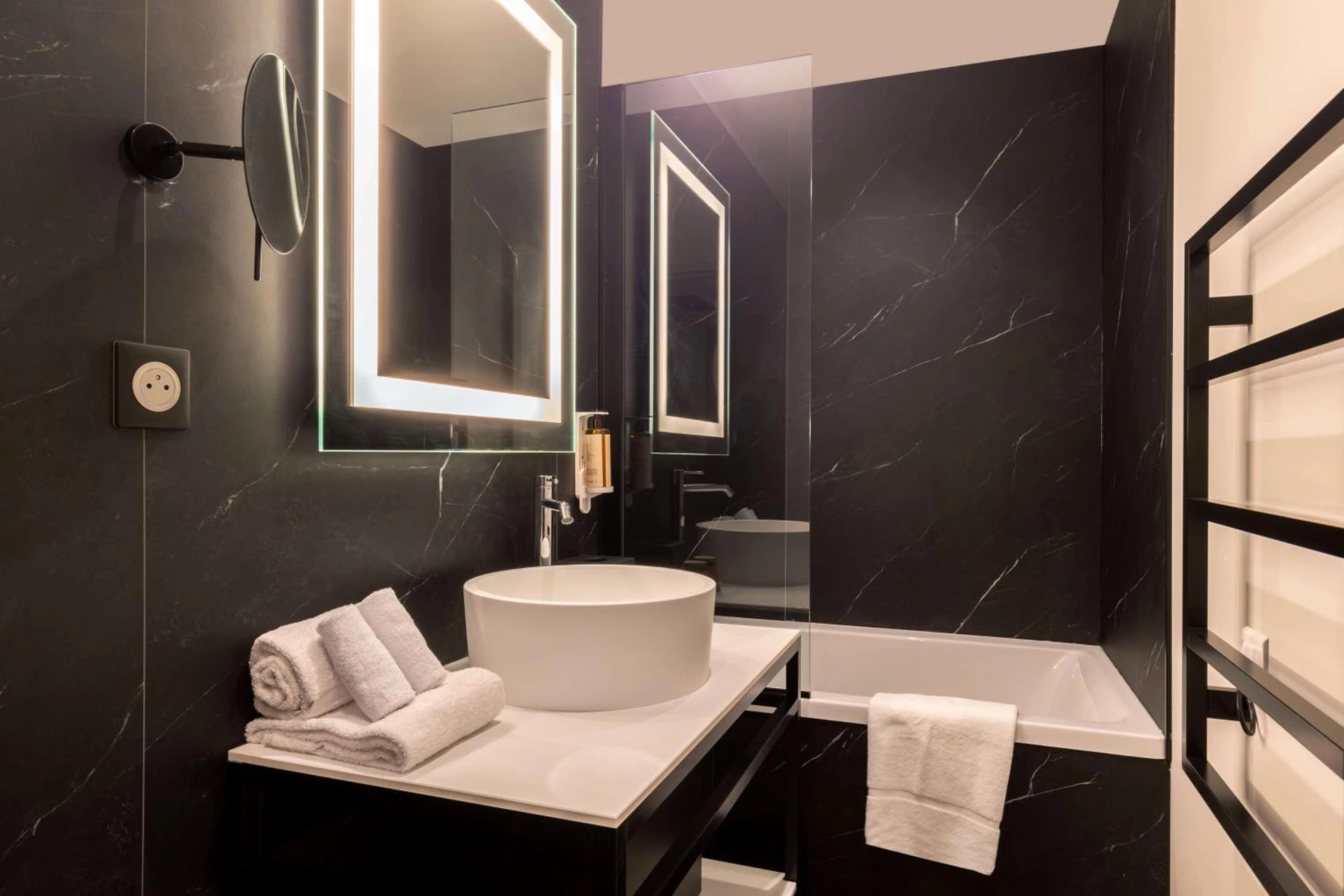 Chambre disponible pour un séminaire d'entreprise à Best Western Plus Le Conquerant Rouen Nord - Bois-Guillaume