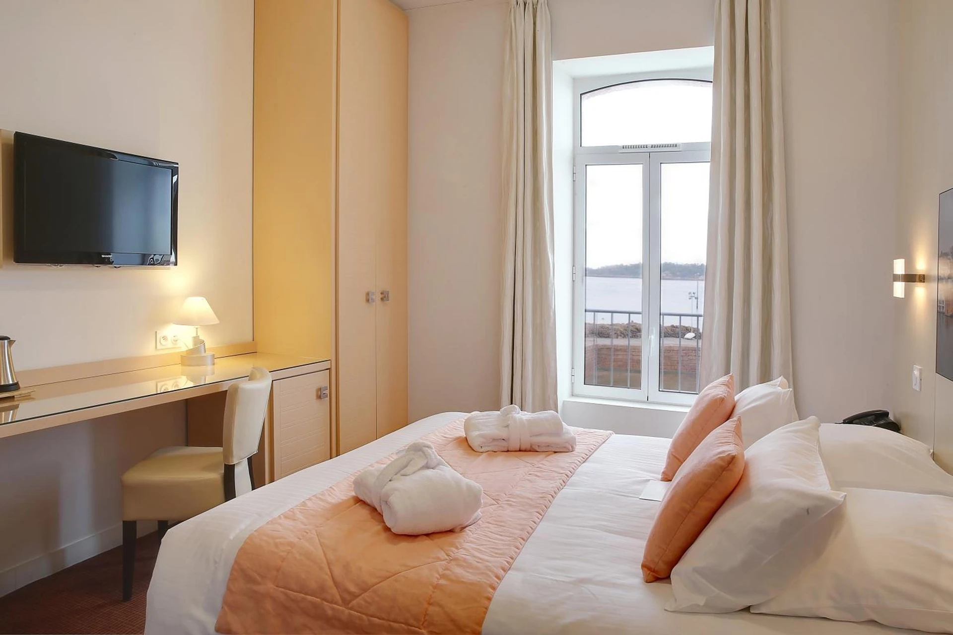 Chambre disponible pour un séminaire d'entreprise à Best Western Plus Les Terrasses de Bréhat - Bordeaux