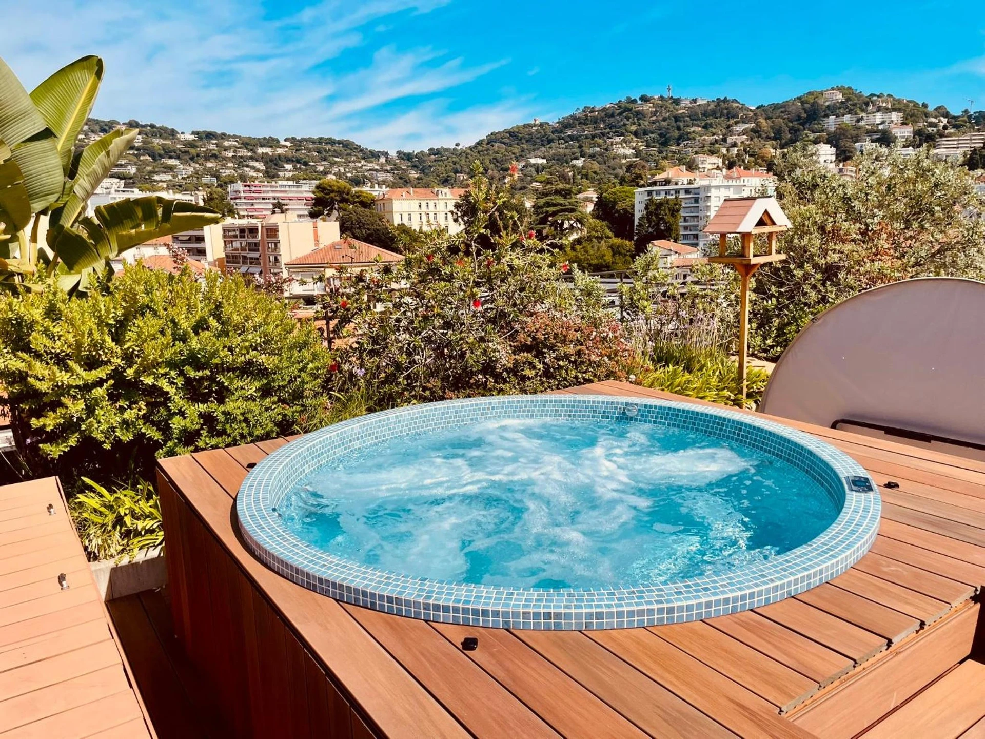 Lieu convivial pour un séminaire d'entreprise à Best Western Premier Le Patio des Artistes Wellness Jacuzzi - Paris - En savoir plus 