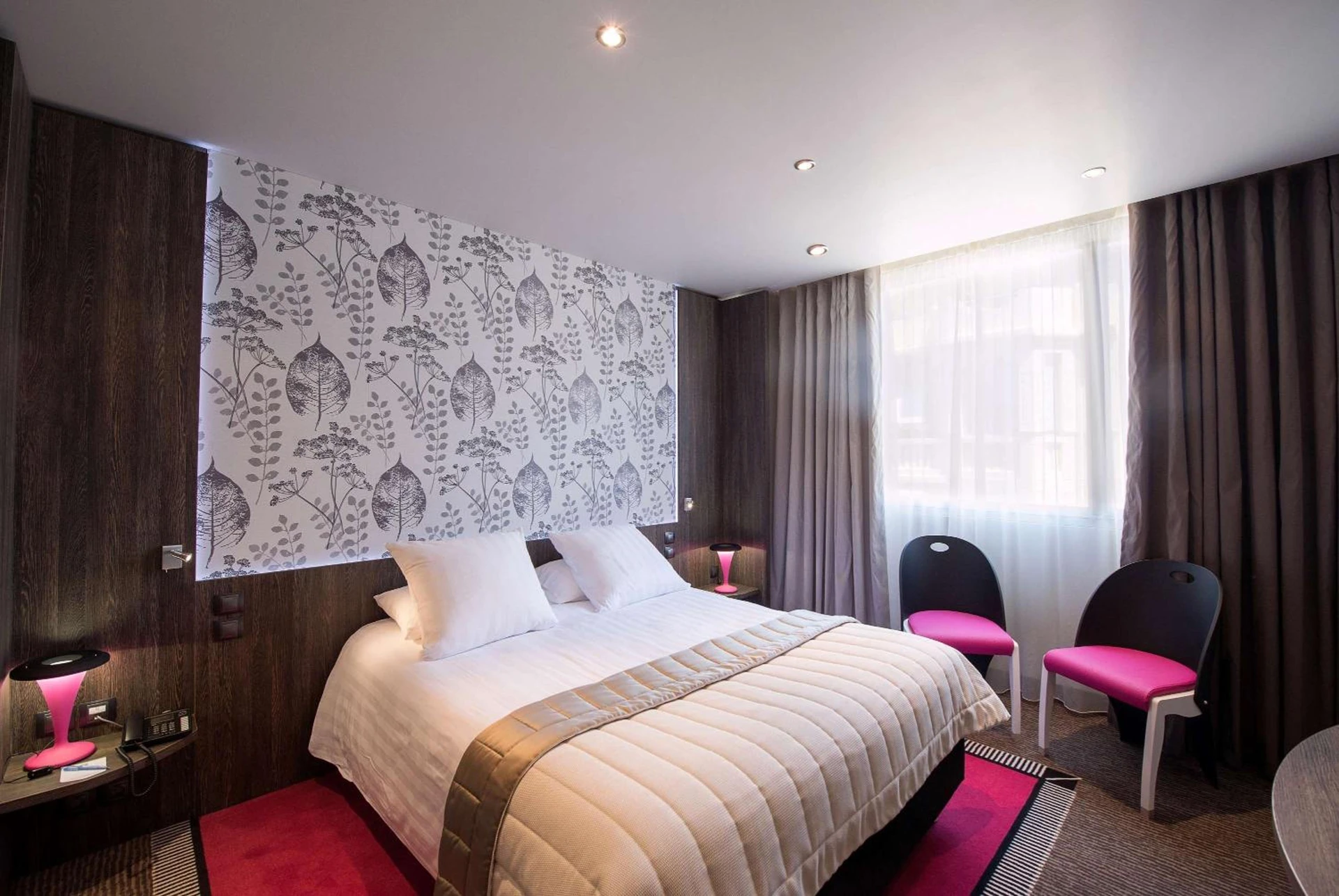 Chambre disponible pour un séminaire d'entreprise à Best Western Premier Le Patio des Artistes Wellness Jacuzzi - Paris