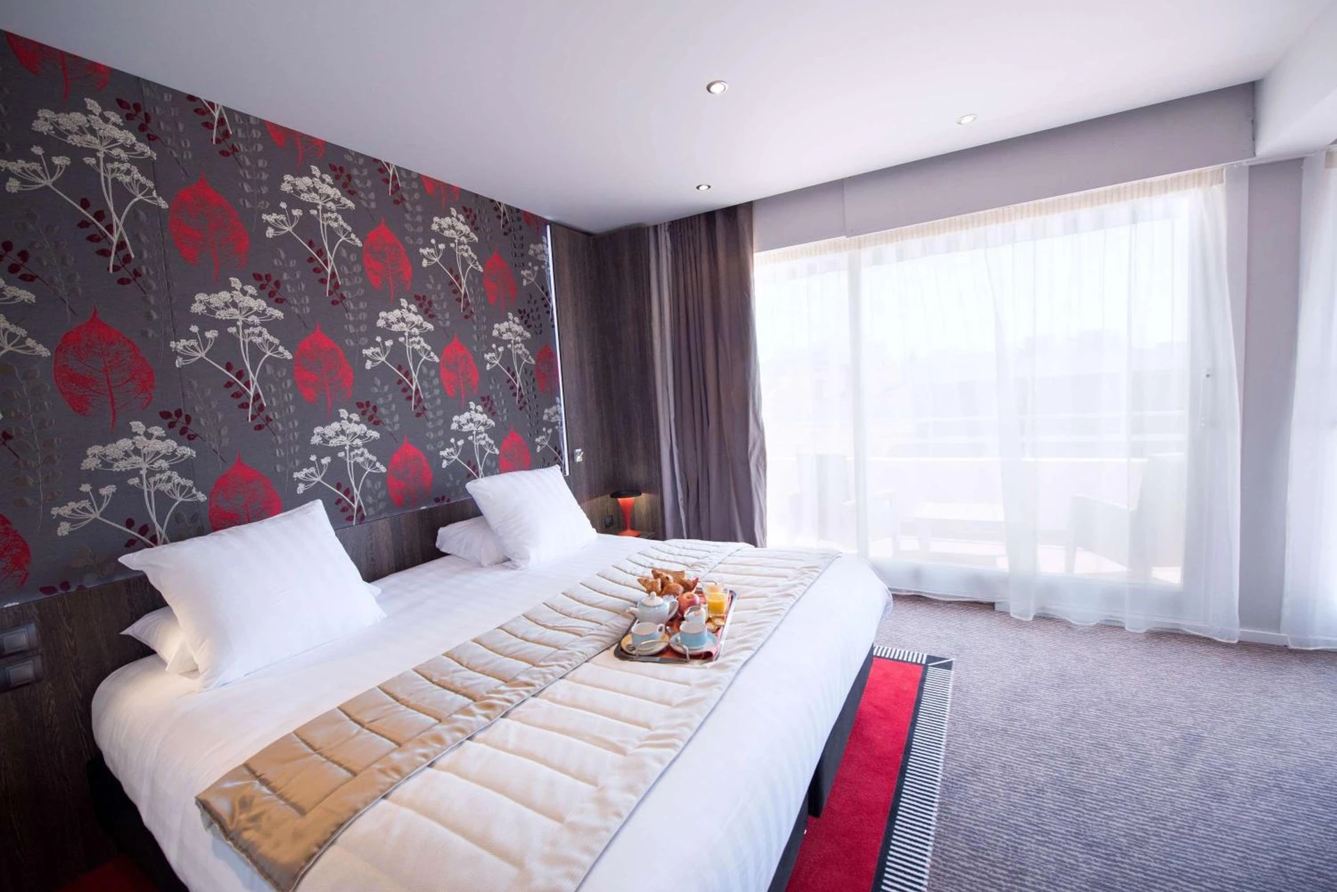 Chambre disponible pour un séminaire d'entreprise à Best Western Premier Le Patio des Artistes Wellness Jacuzzi - Paris