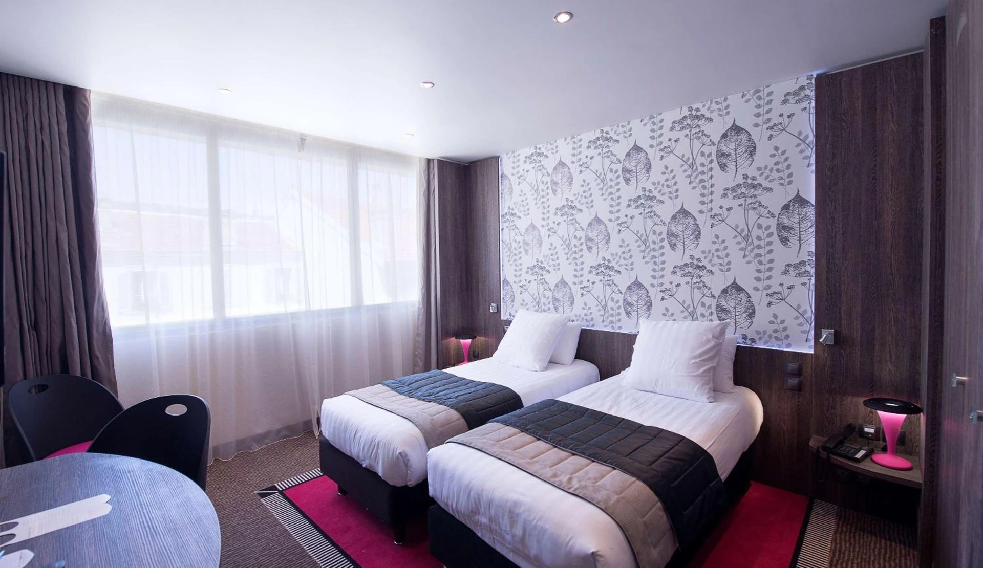 Chambre disponible pour un séminaire d'entreprise à Best Western Premier Le Patio des Artistes Wellness Jacuzzi - Paris