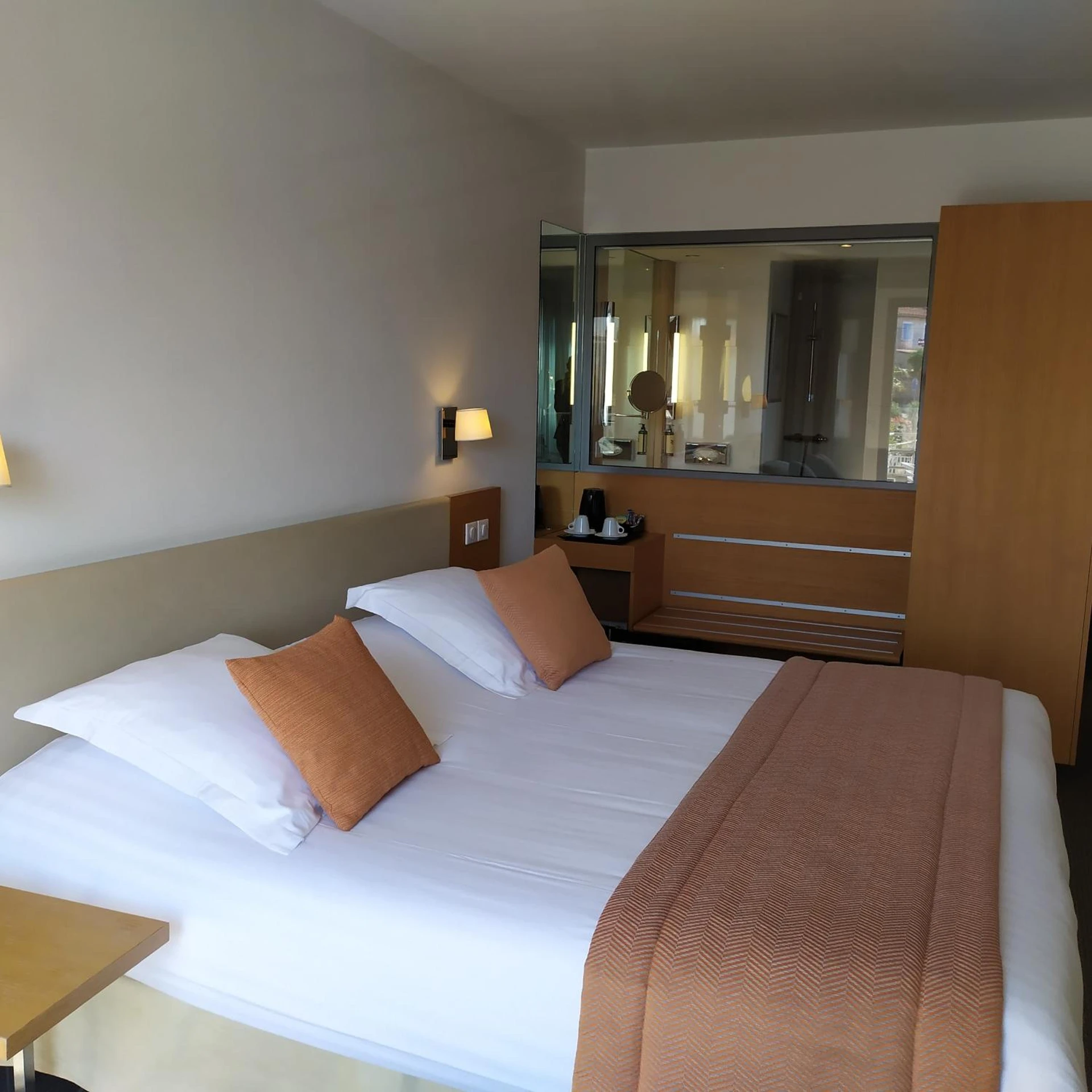 Magnifique chambre pour un séminaire d'entreprise à Best Western Premier Hôtel du Vieux-Port - Paris