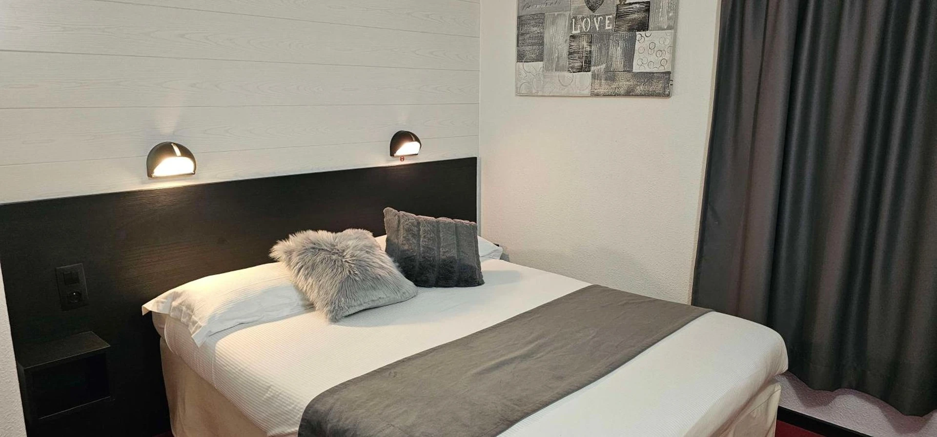 Chambre disponible pour un séminaire d'entreprise à Brit Hotel Essentiel Albi Parc des Expos - Le Sequestre